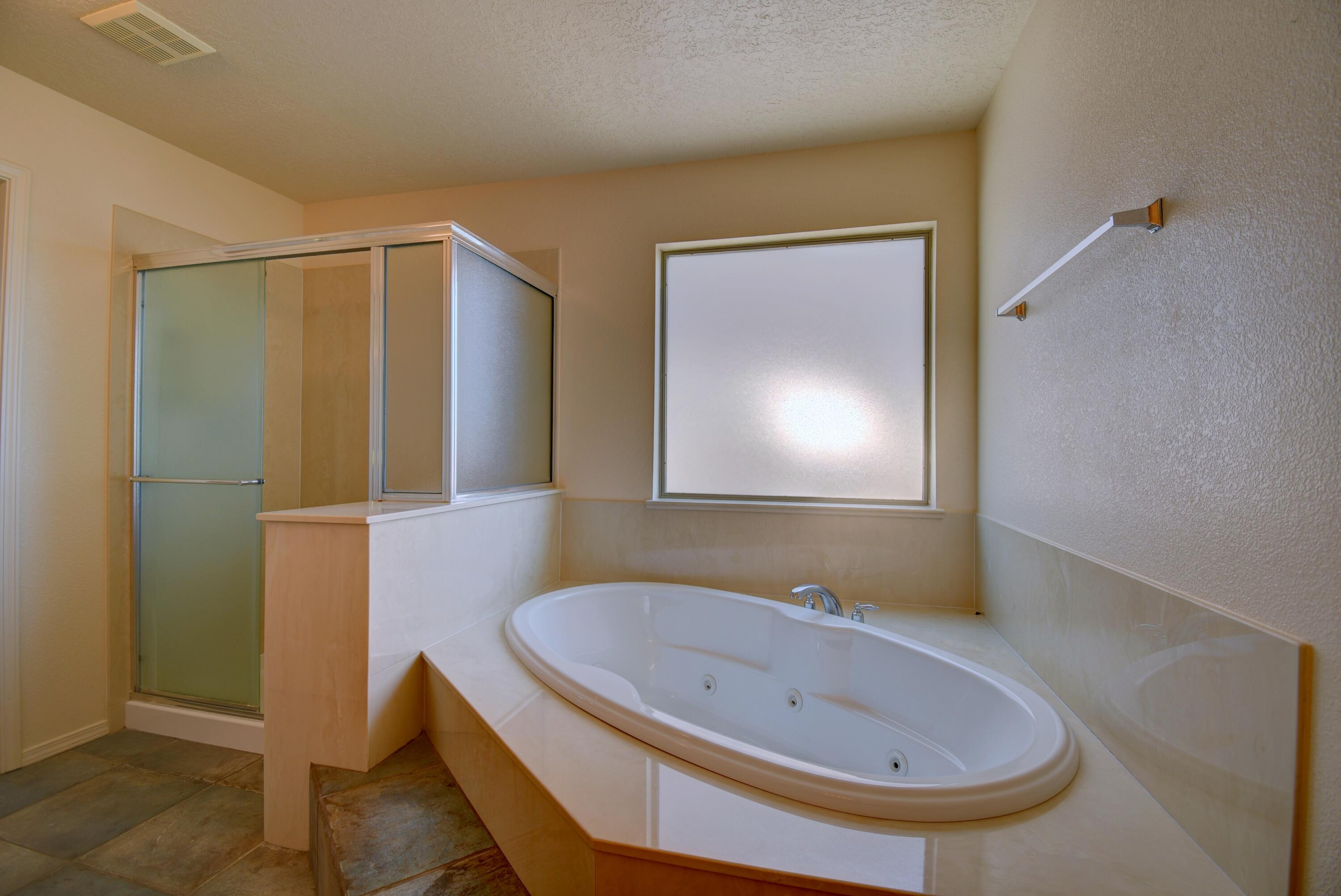 5901 Chaco Loop NE