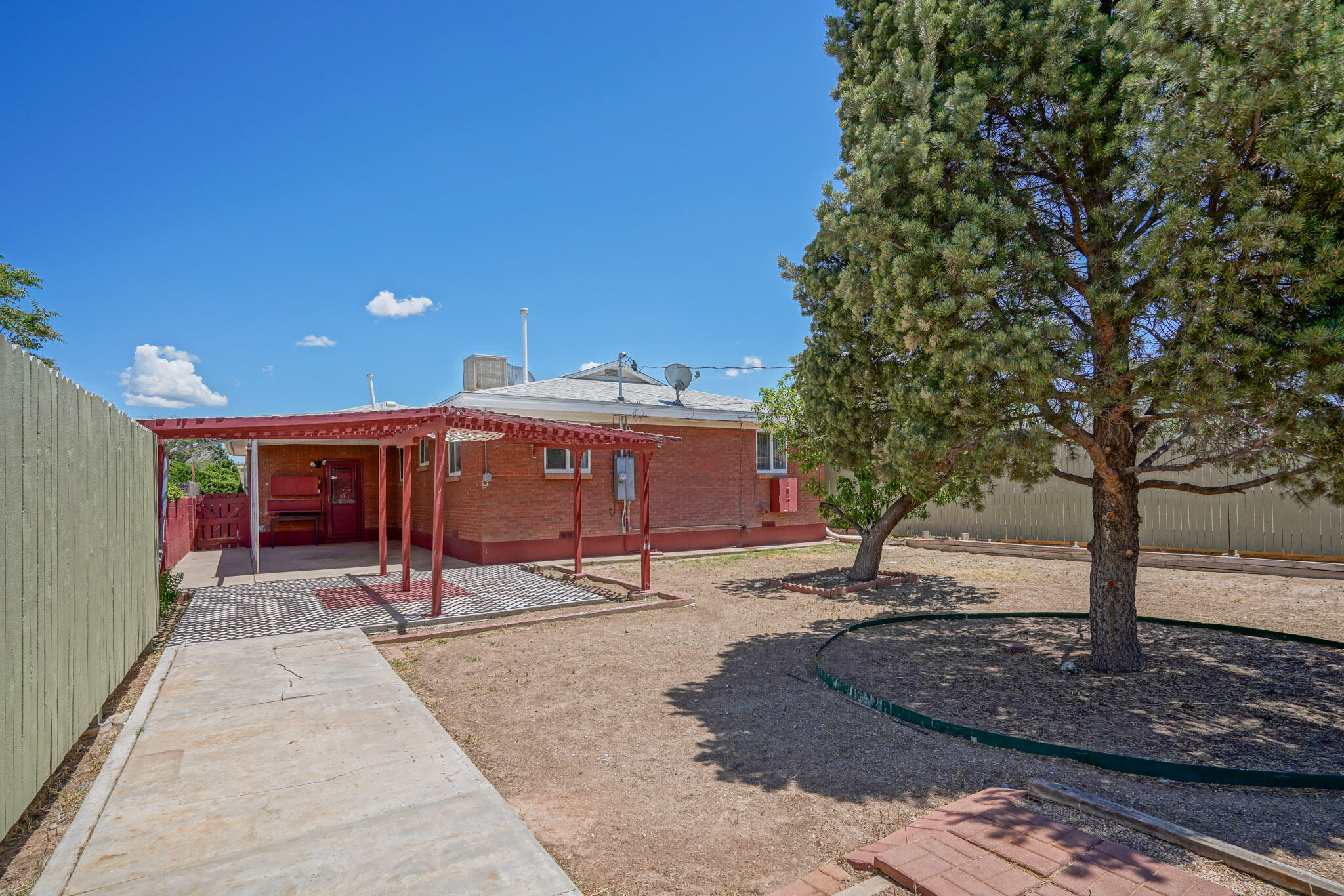 717 Alvarado Drive SE