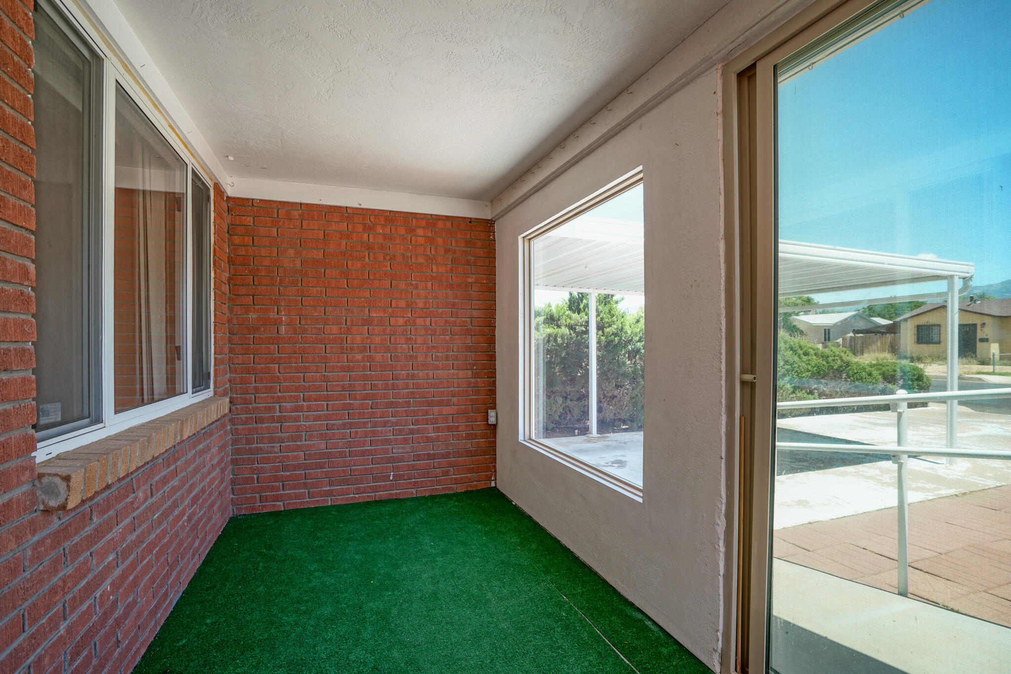 717 Alvarado Drive SE