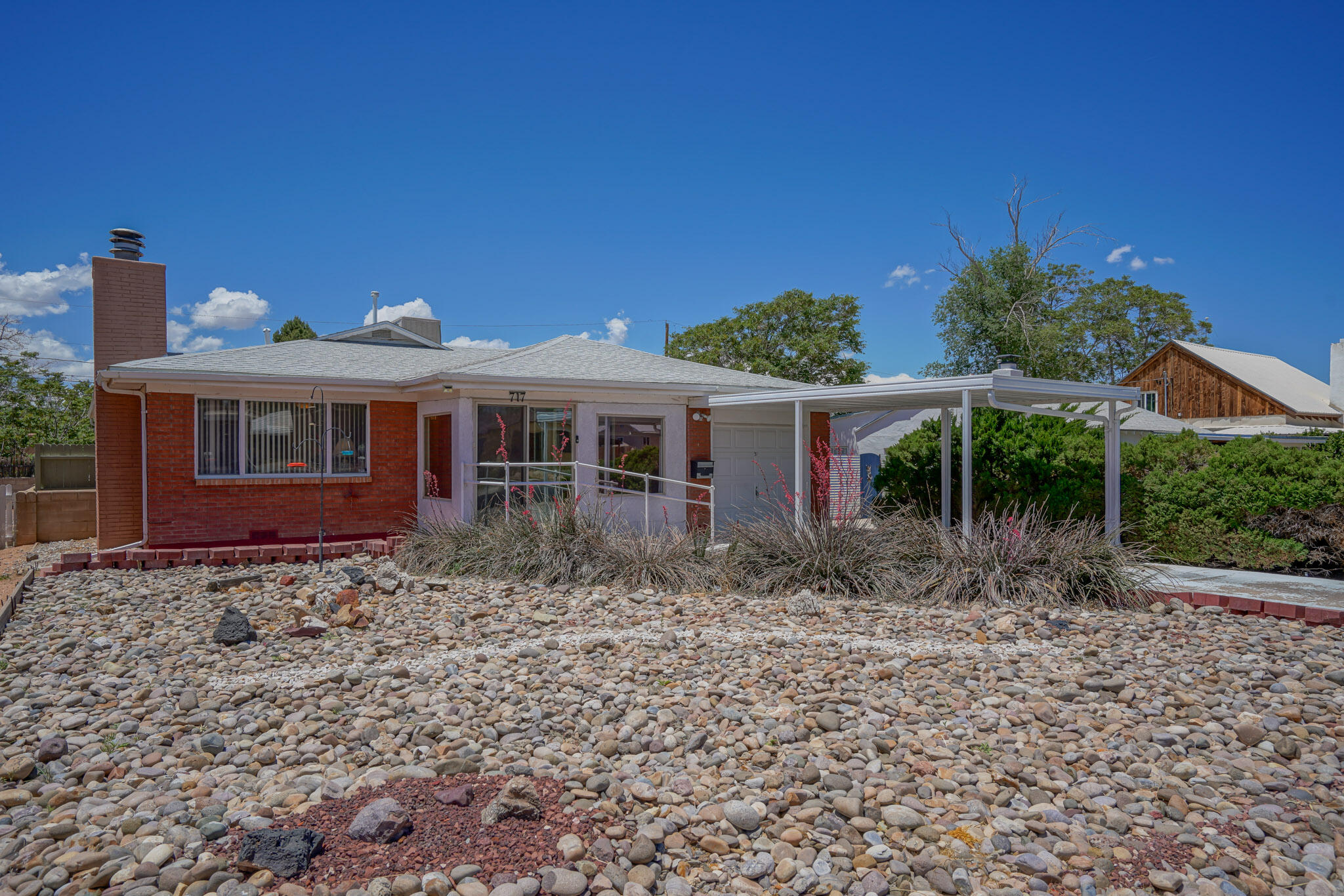 717 Alvarado Drive SE
