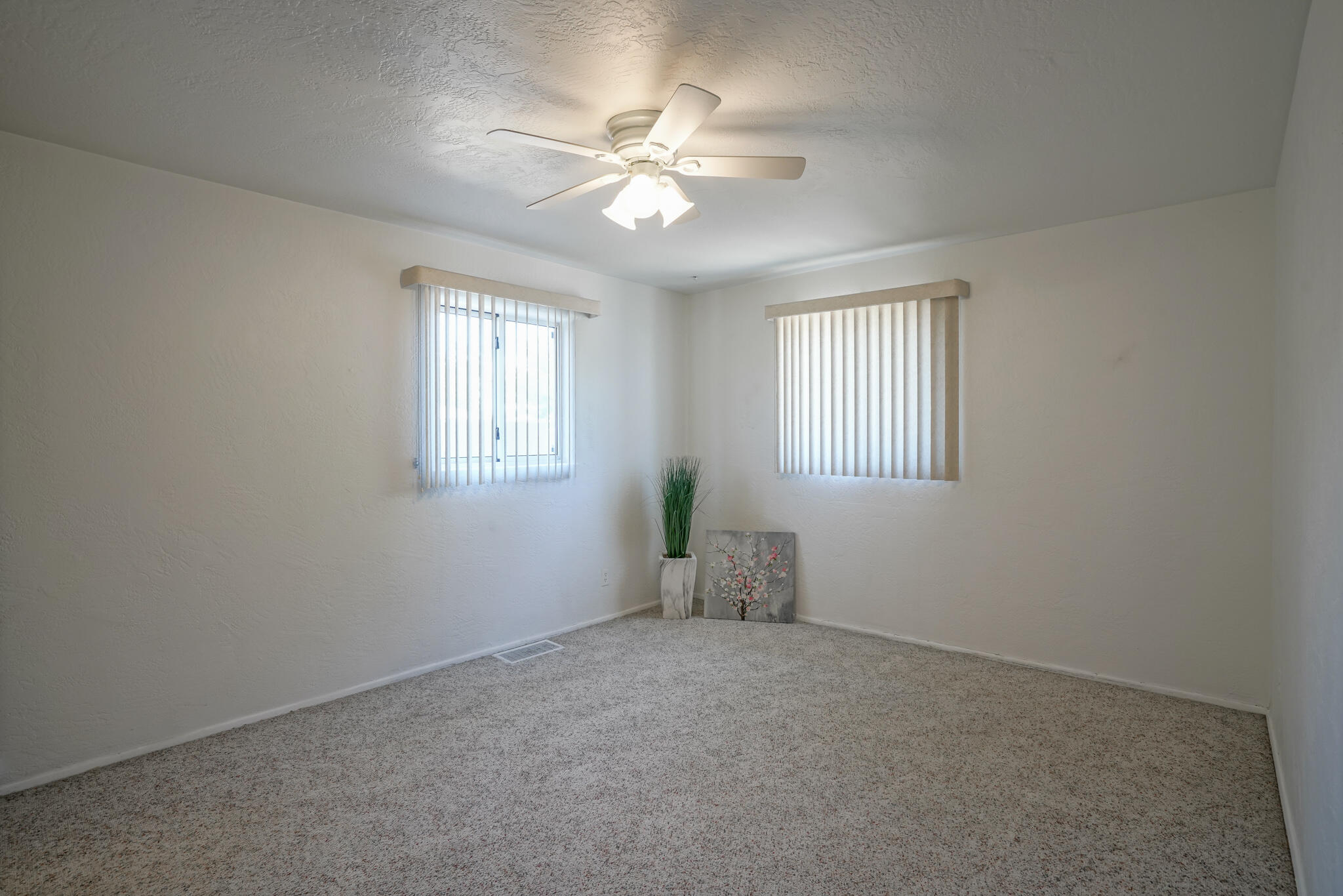 717 Alvarado Drive SE