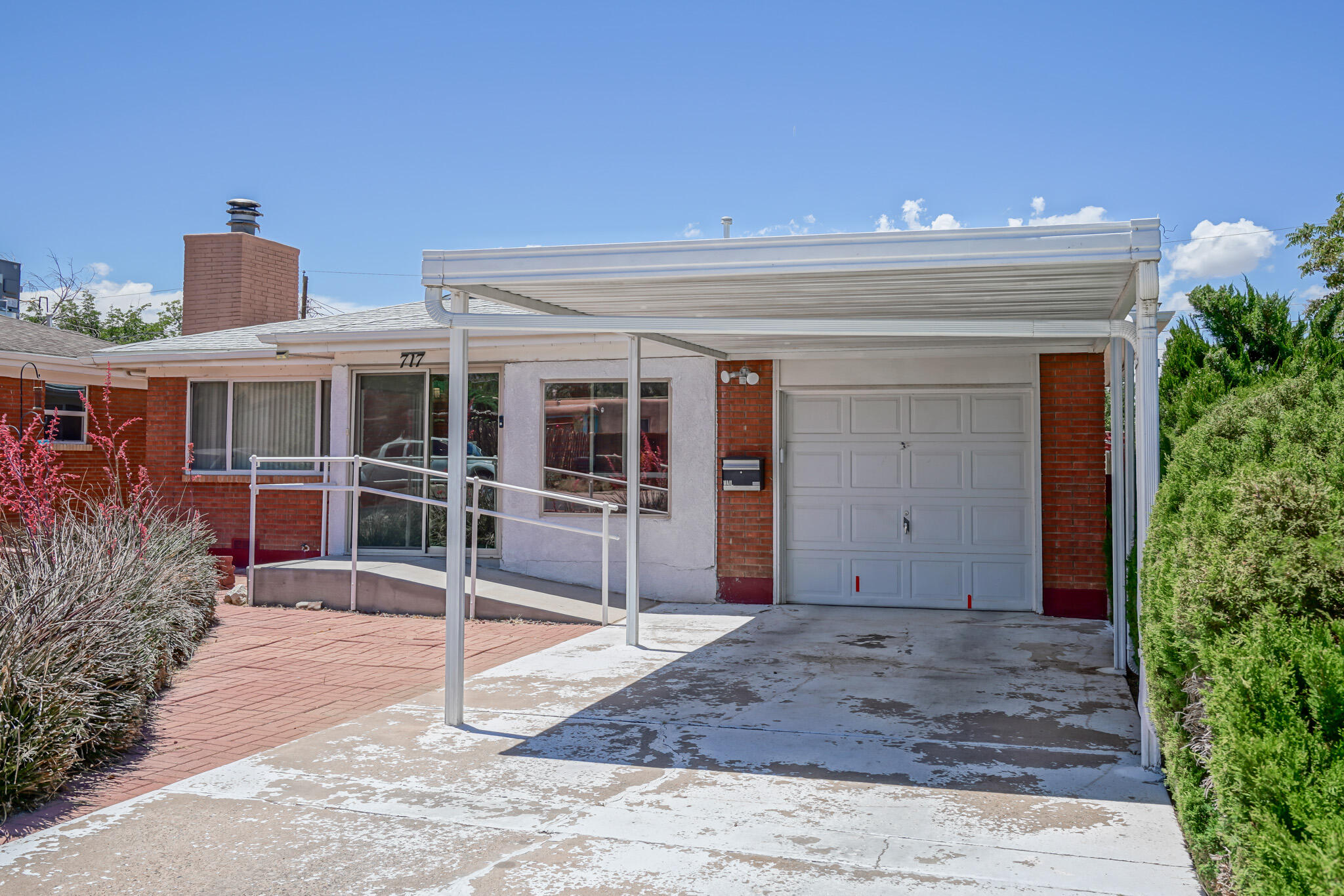 717 Alvarado Drive SE