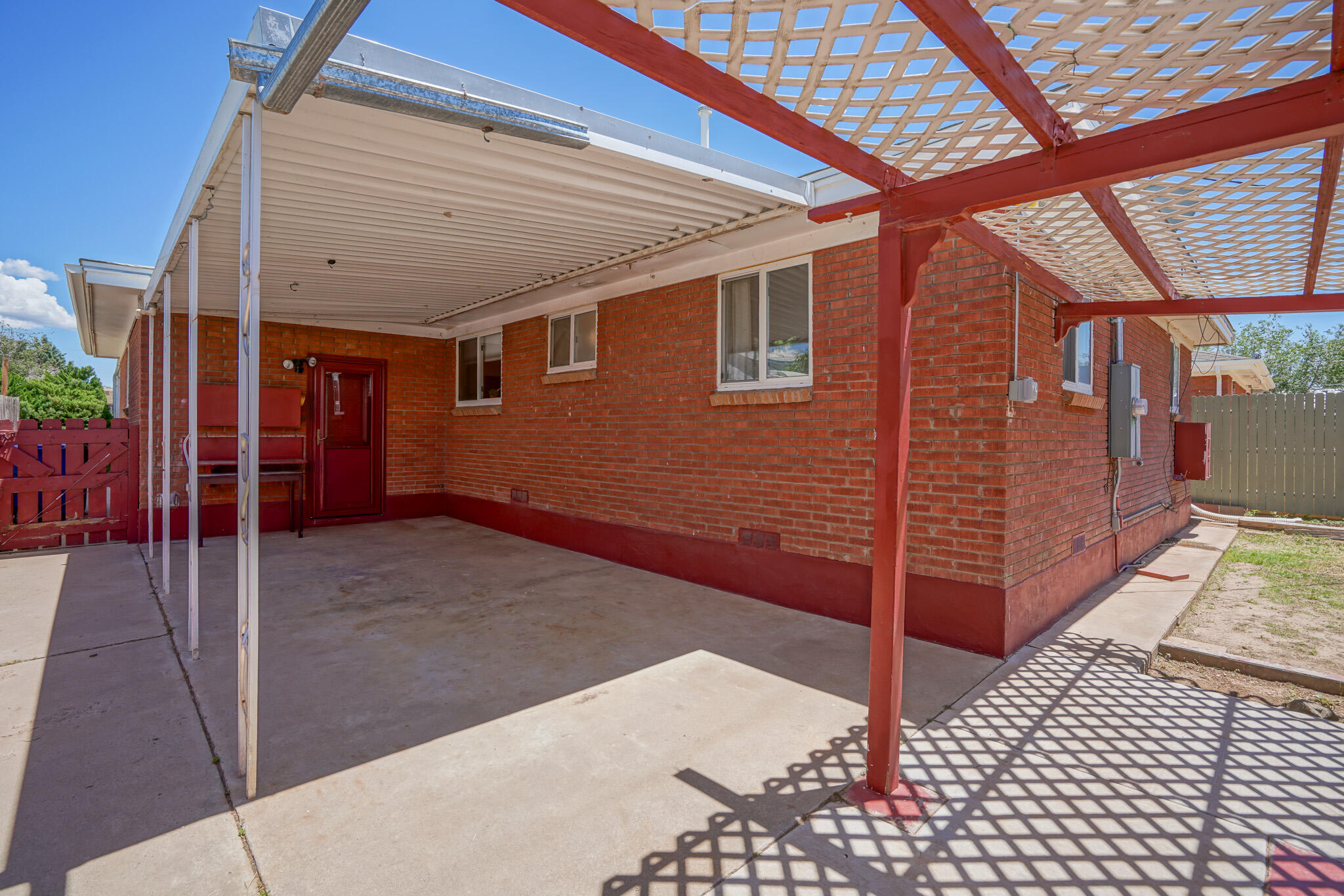 717 Alvarado Drive SE