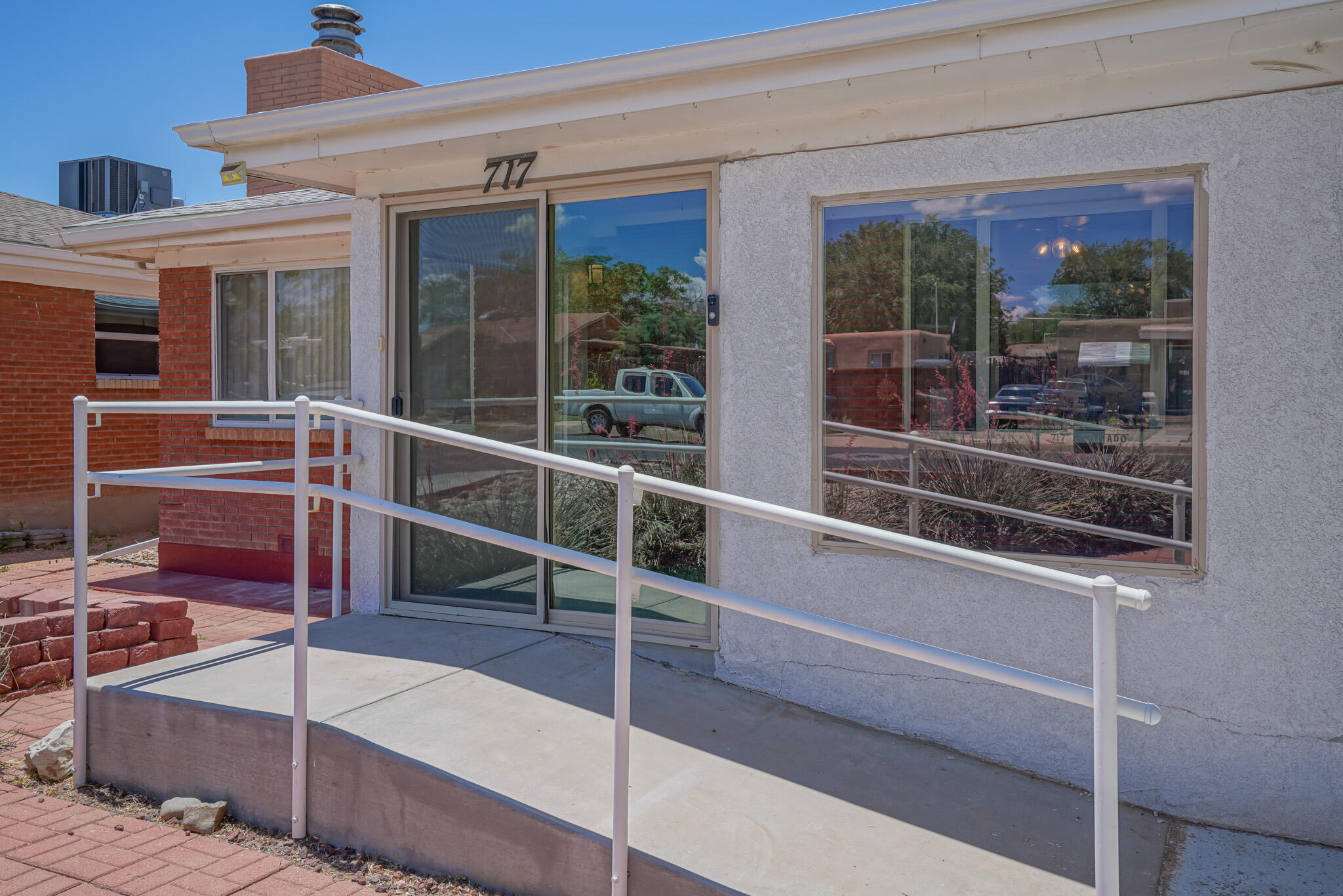 717 Alvarado Drive SE