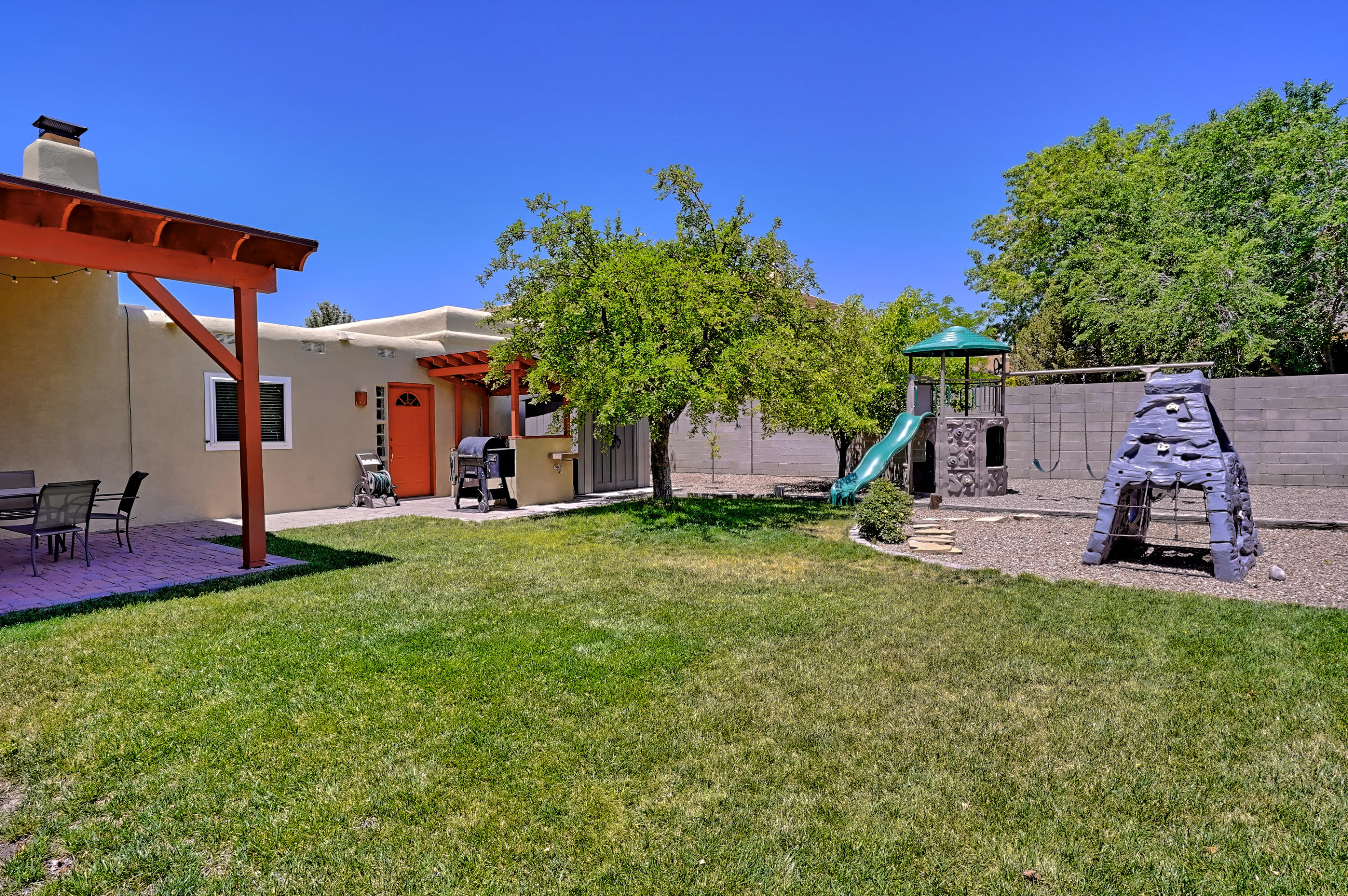 5738 Vista Bonita Street NE
