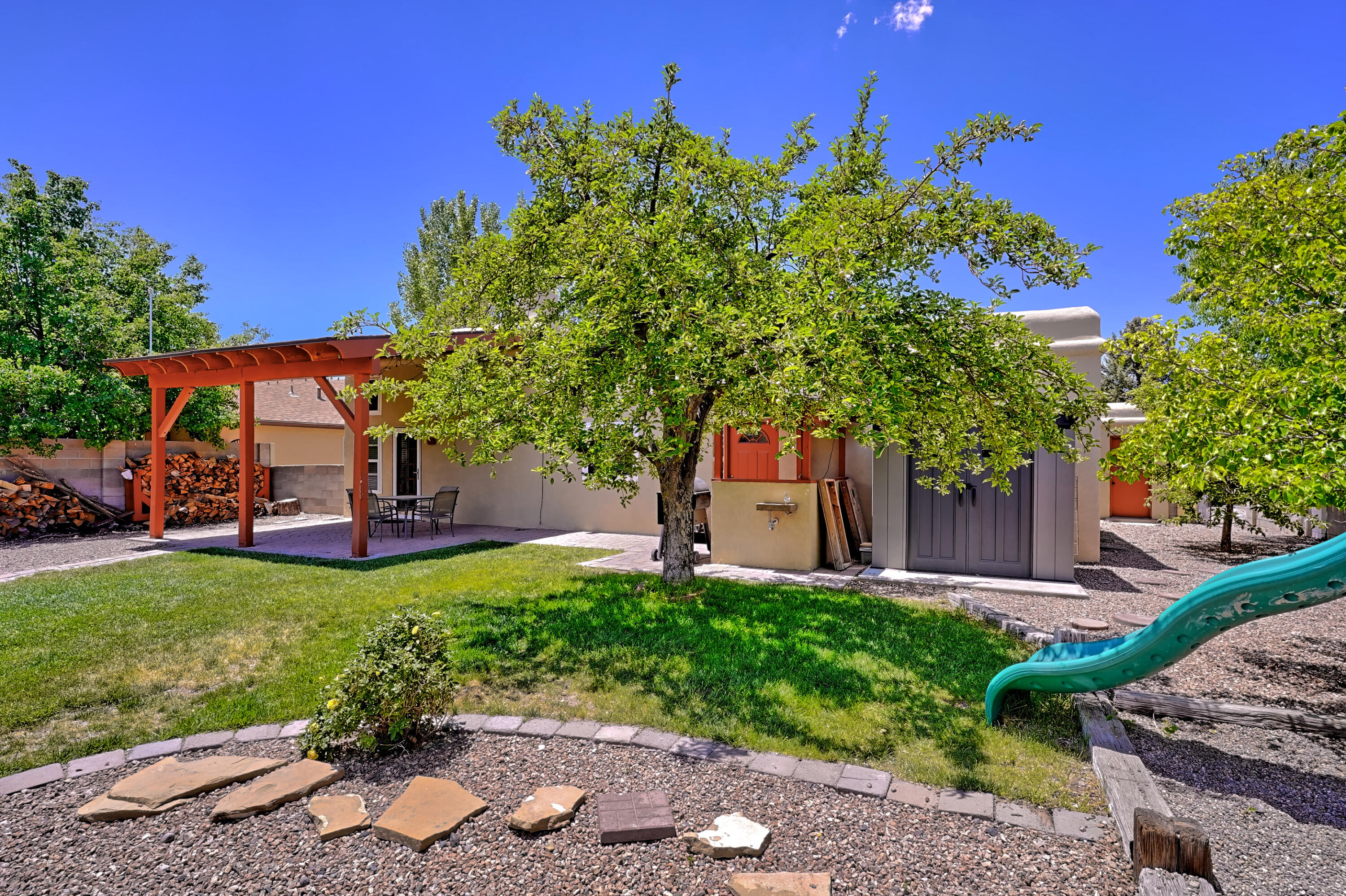 5738 Vista Bonita Street NE