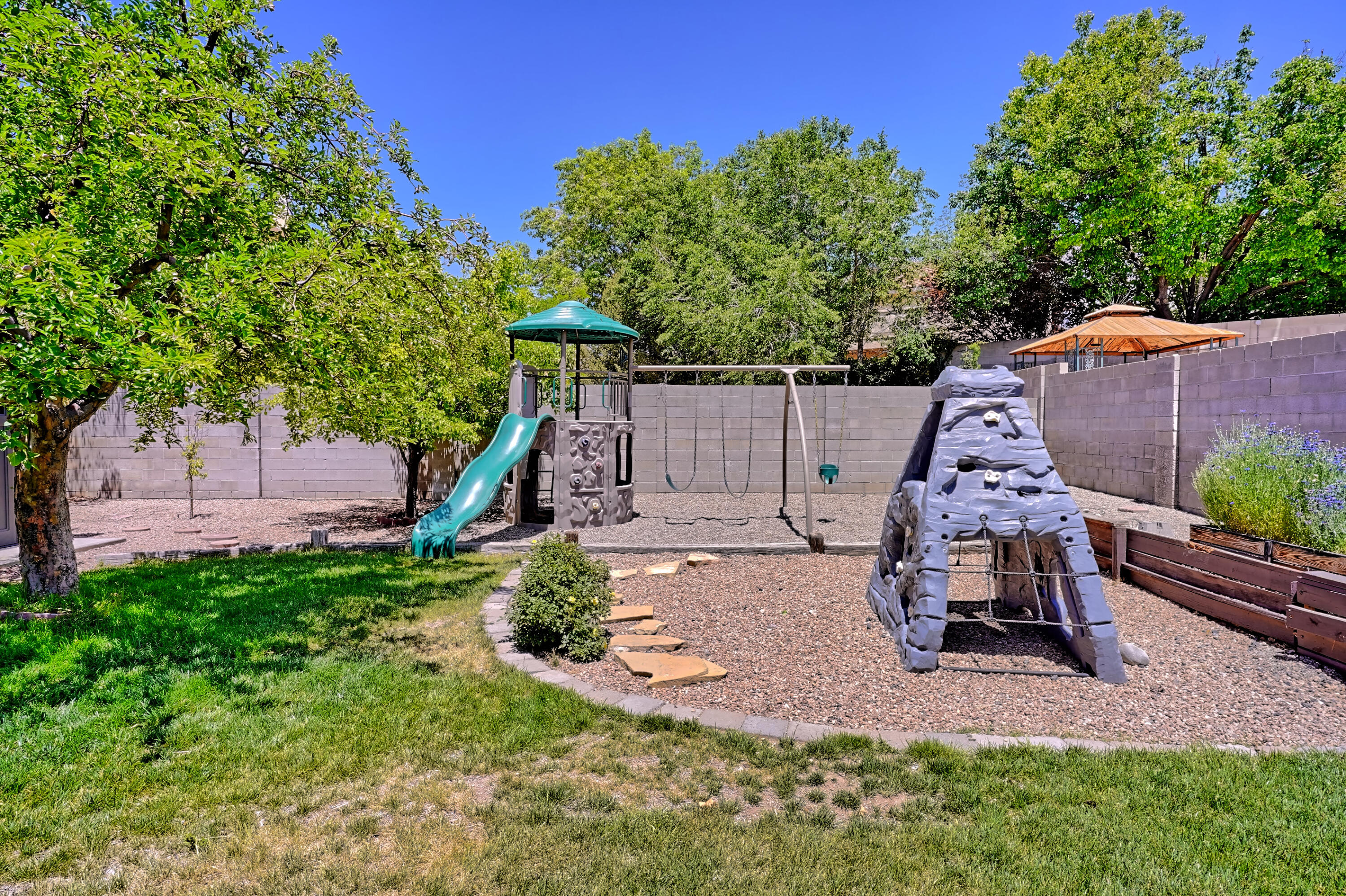 5738 Vista Bonita Street NE