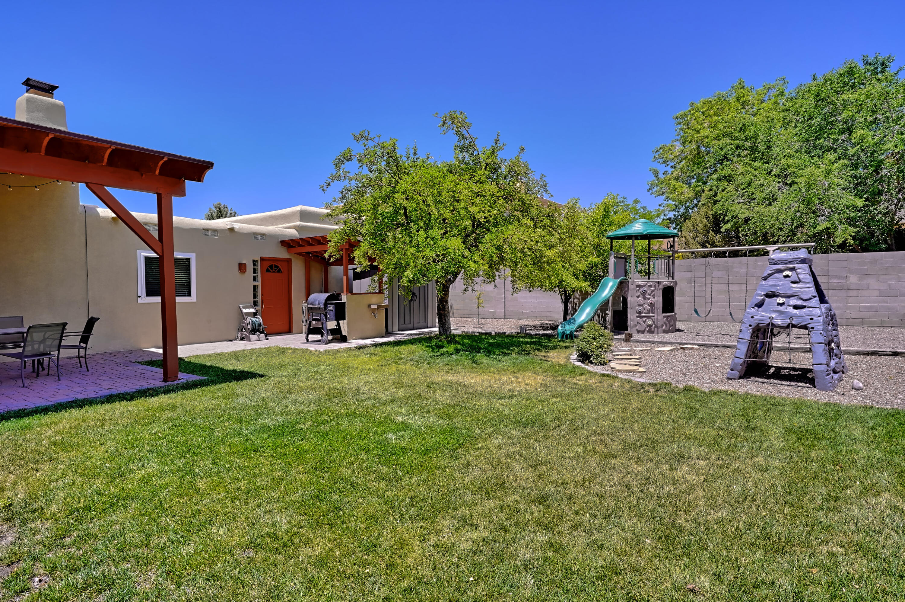 5738 Vista Bonita Street NE