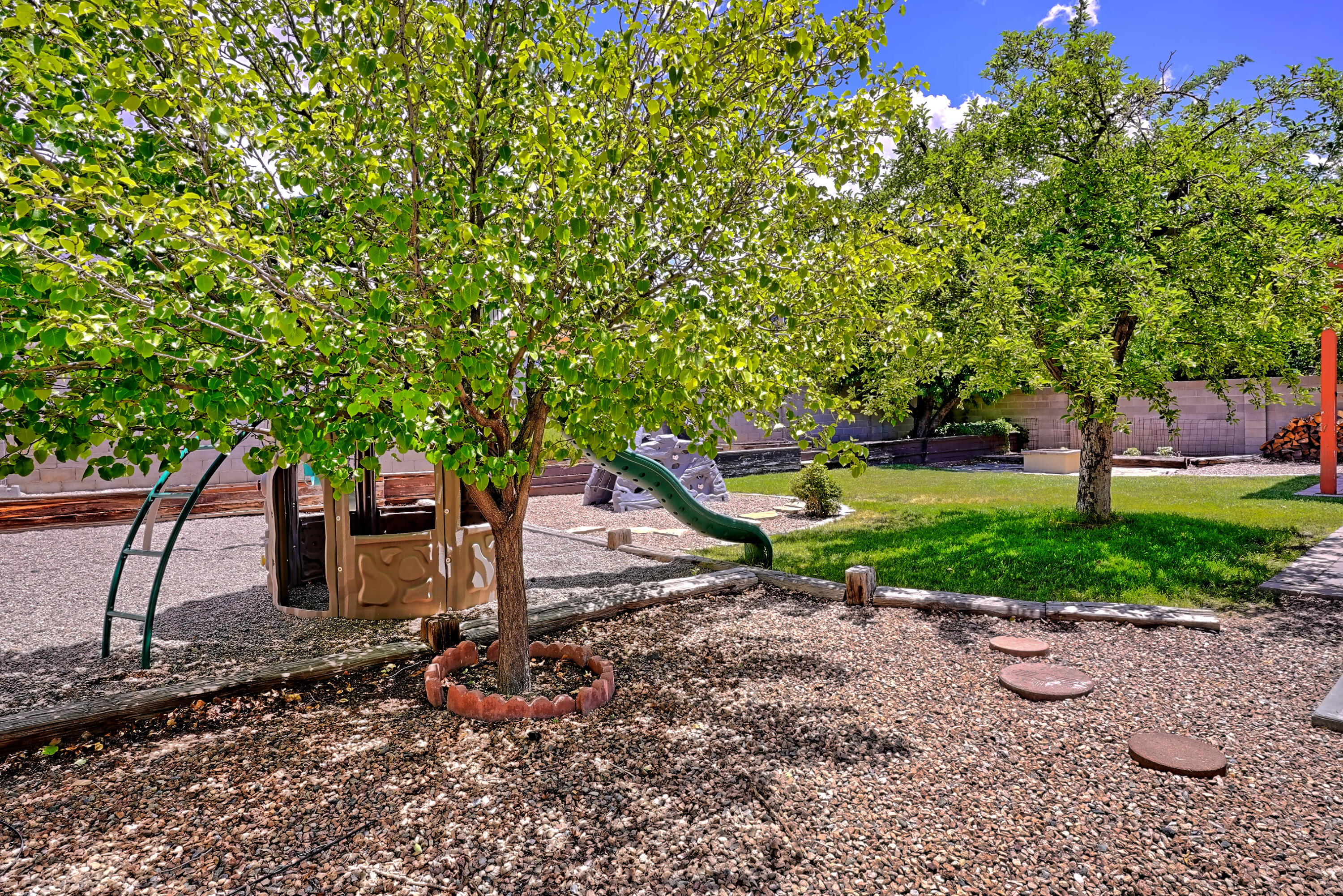5738 Vista Bonita Street NE