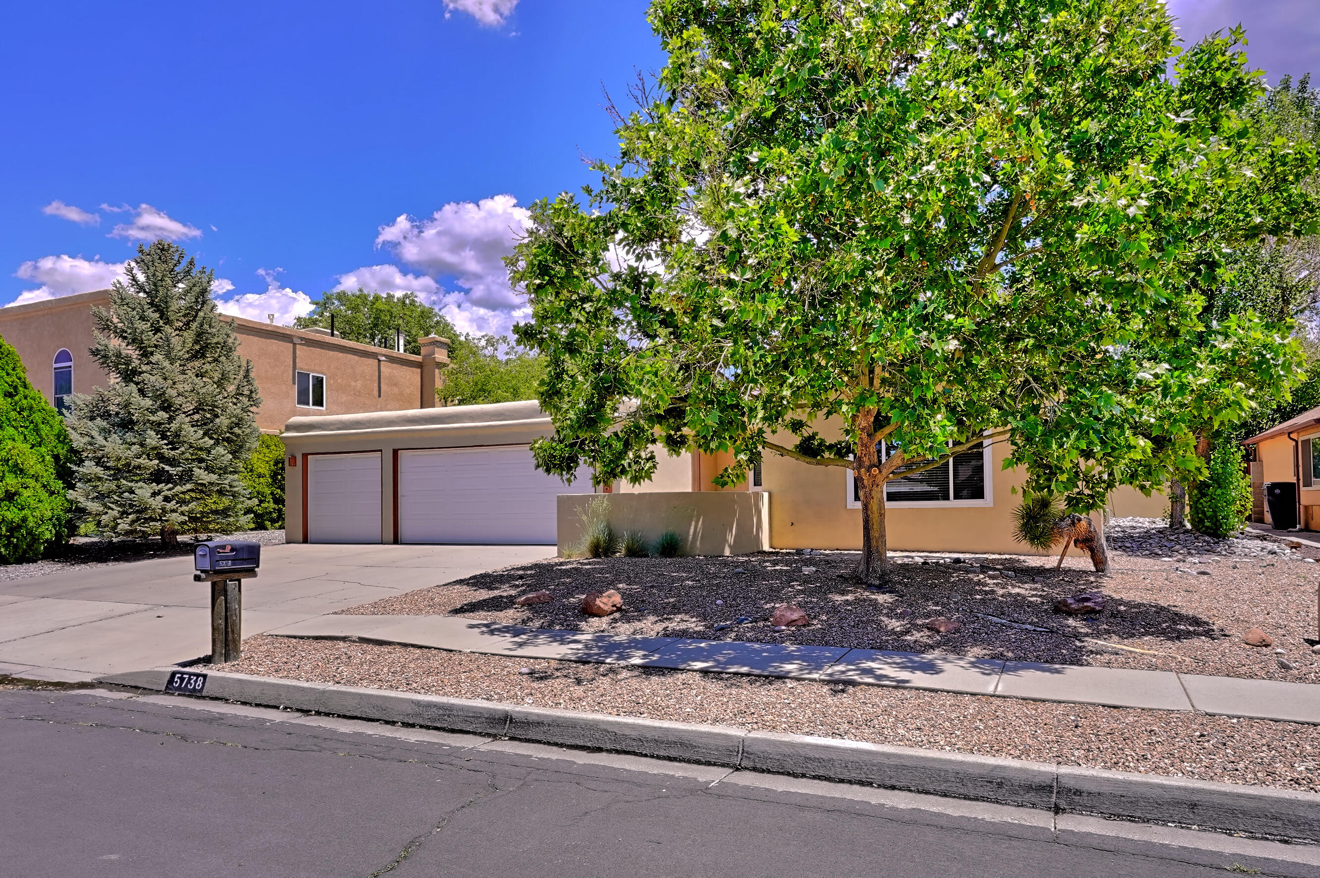 5738 Vista Bonita Street NE