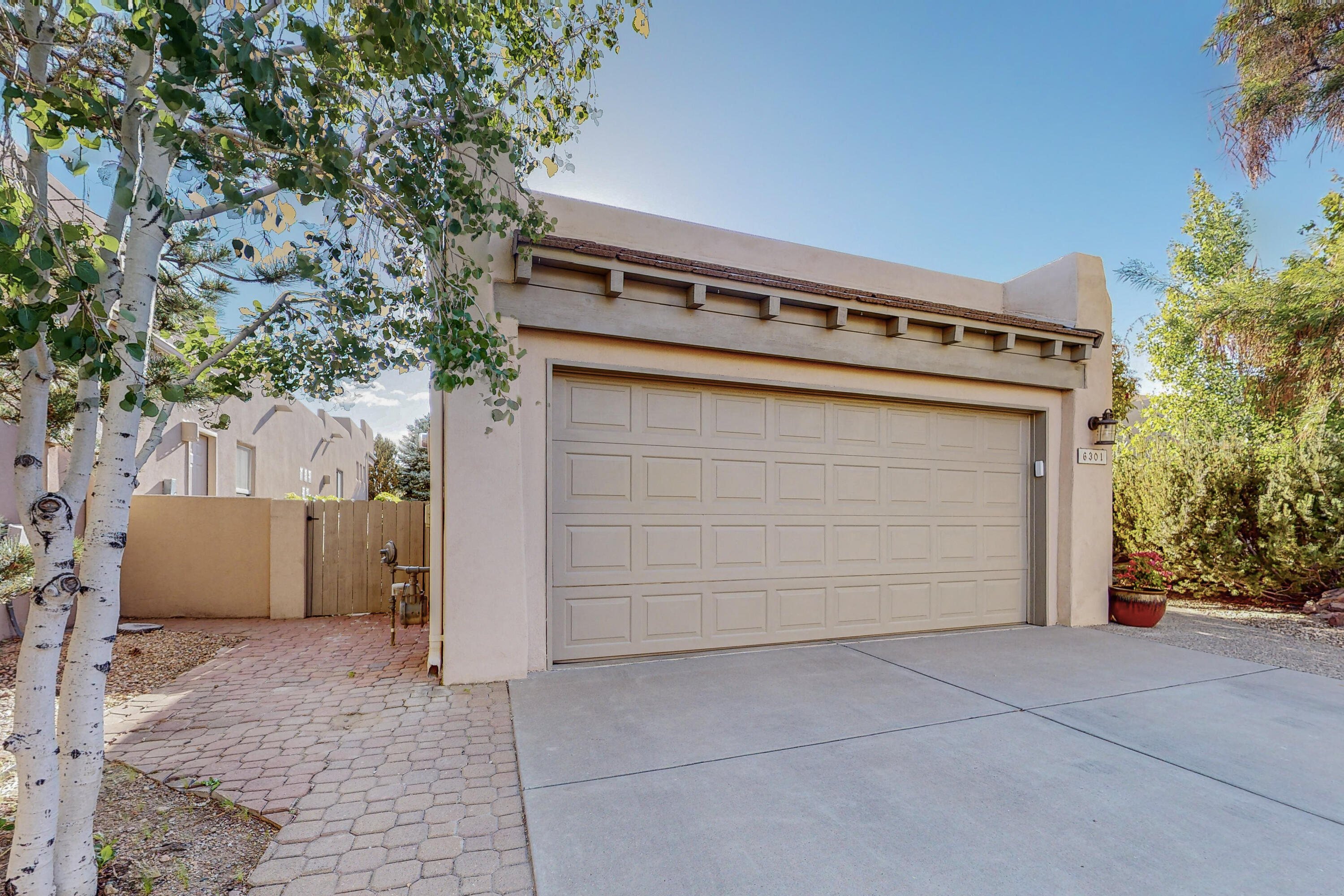 6301 Greyleaf Trail NE