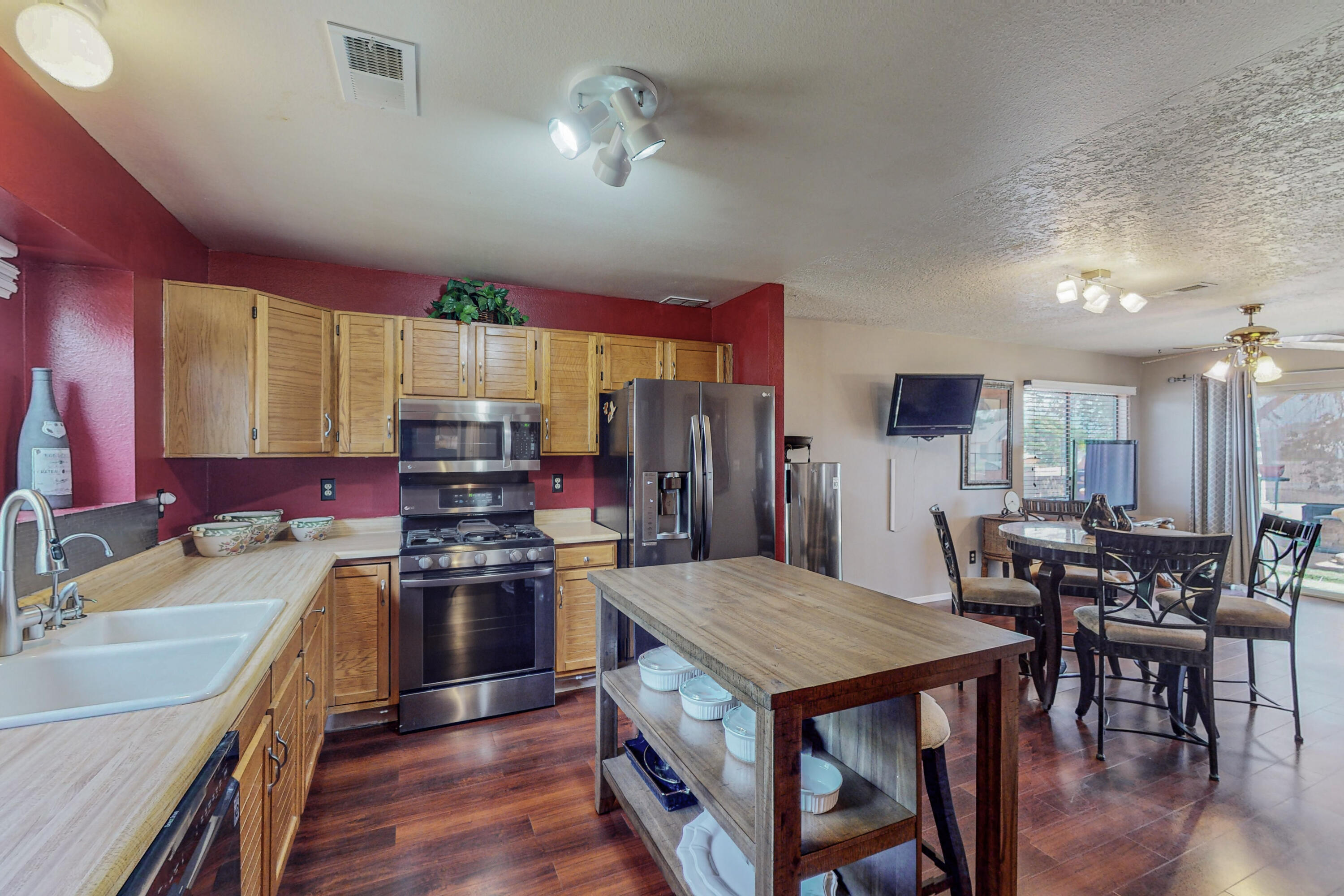 6258 Roadrunner Loop NE