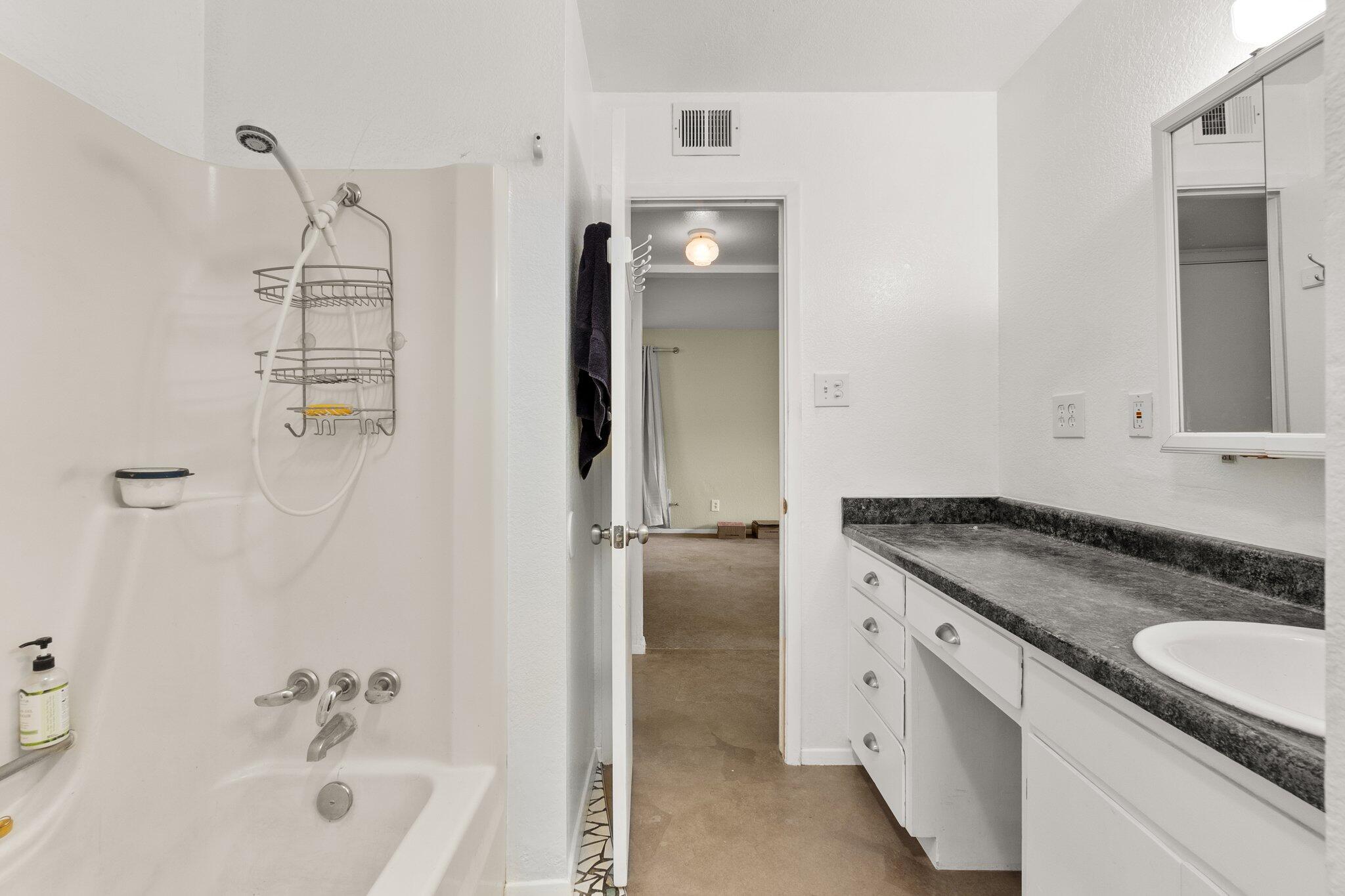 816 Ortiz Drive SE