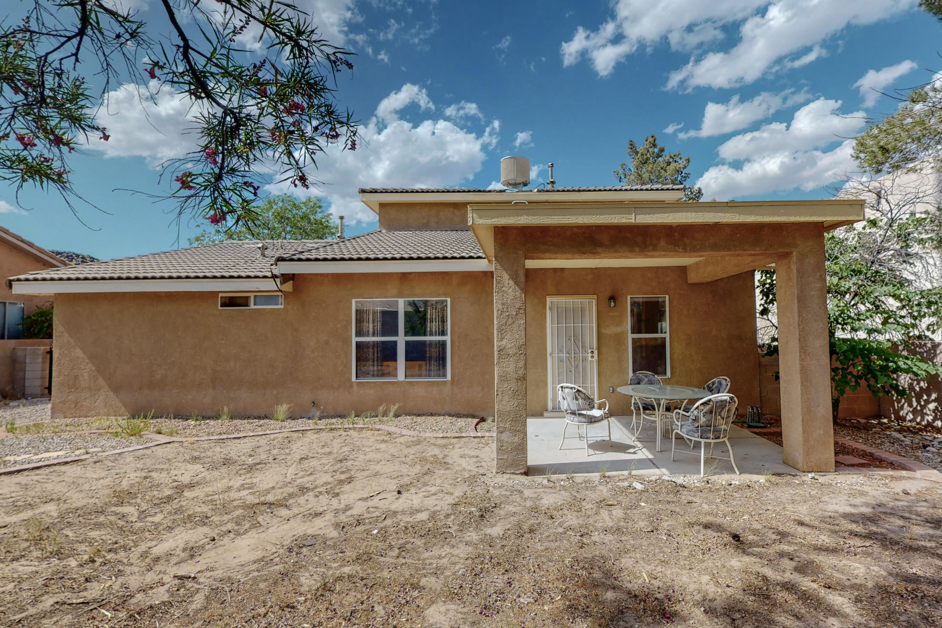 8012 Petroglyph Avenue NW