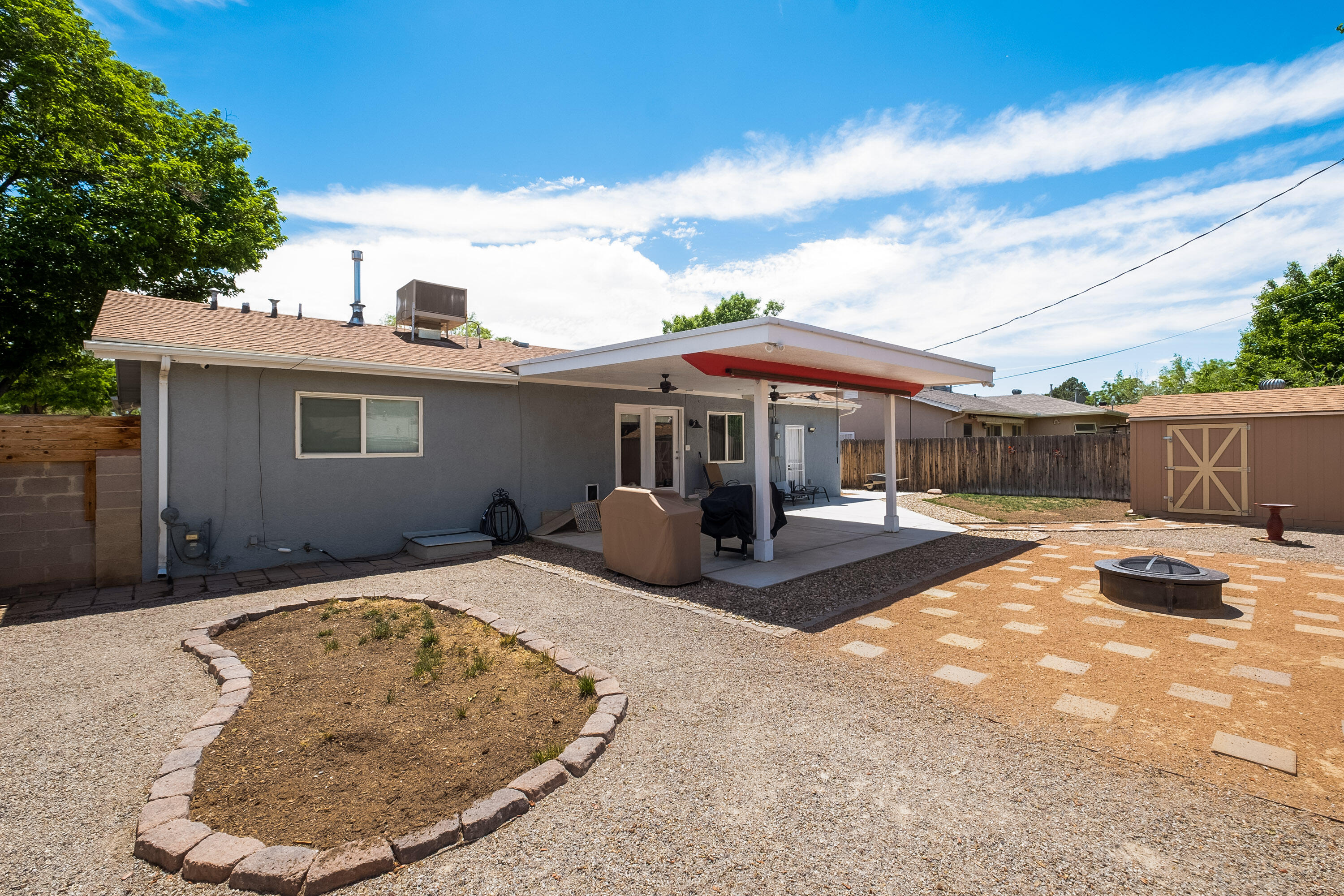 2837 Palomas Drive NE