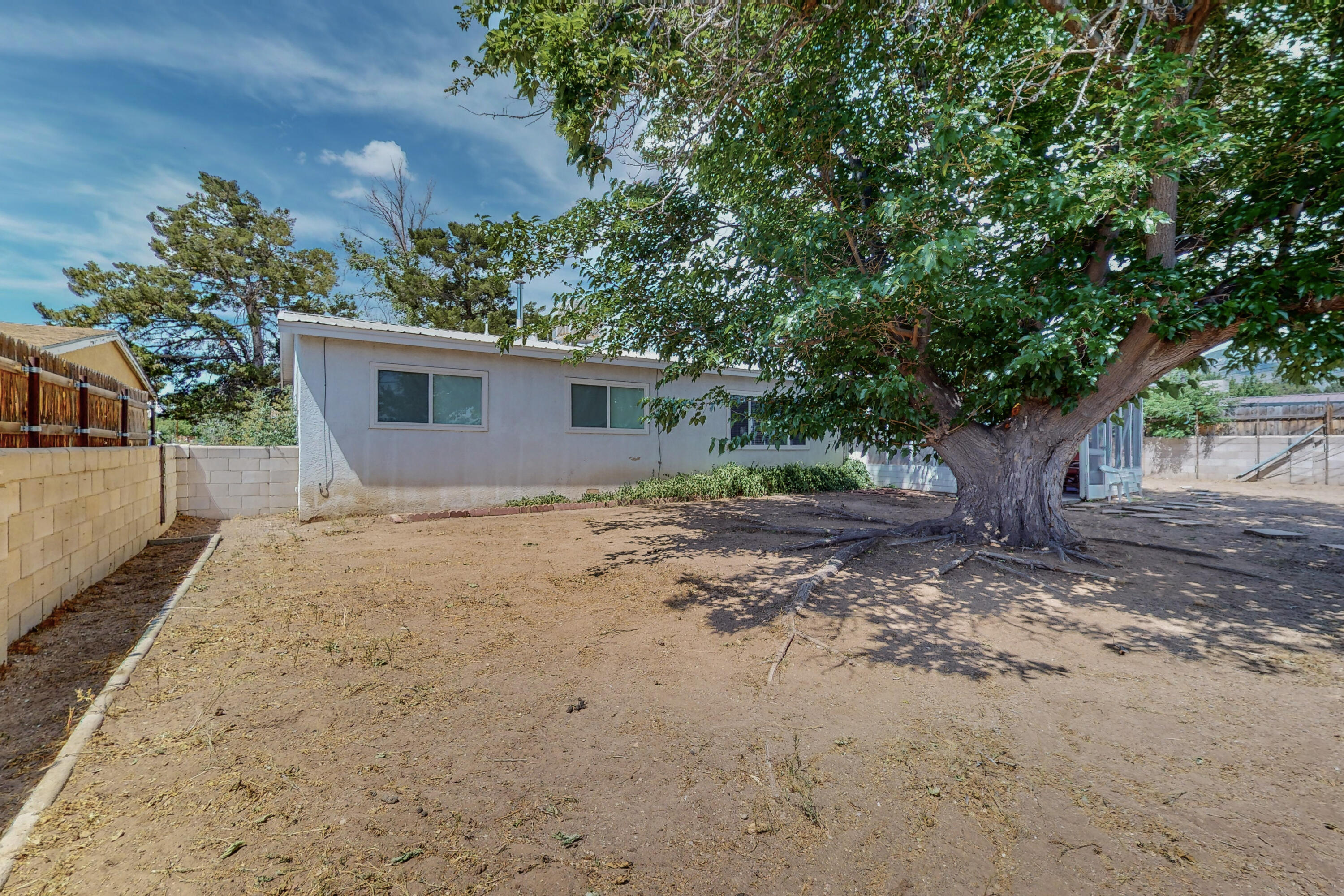 10200 Los Arboles Avenue NE