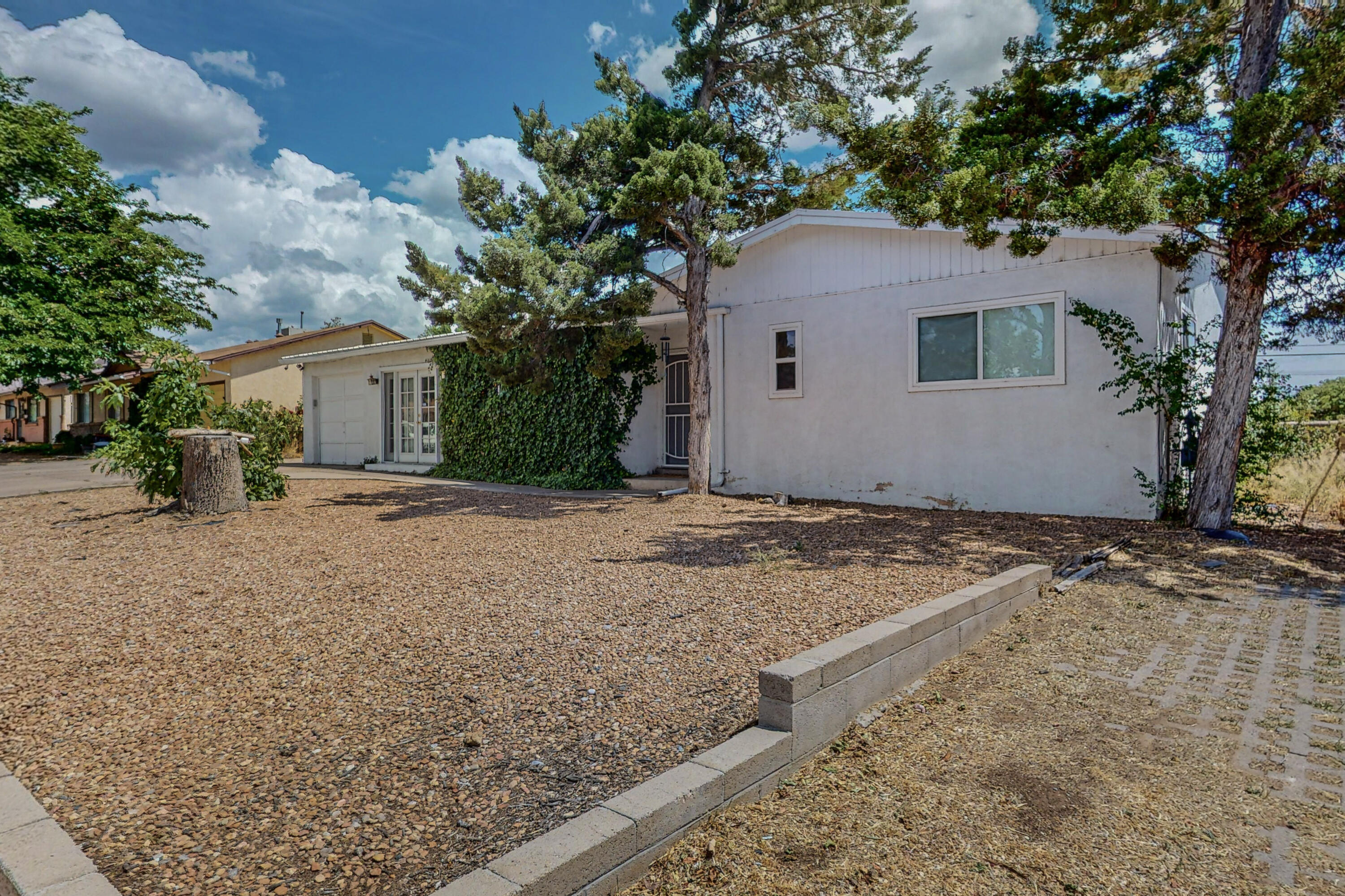 10200 Los Arboles Avenue NE