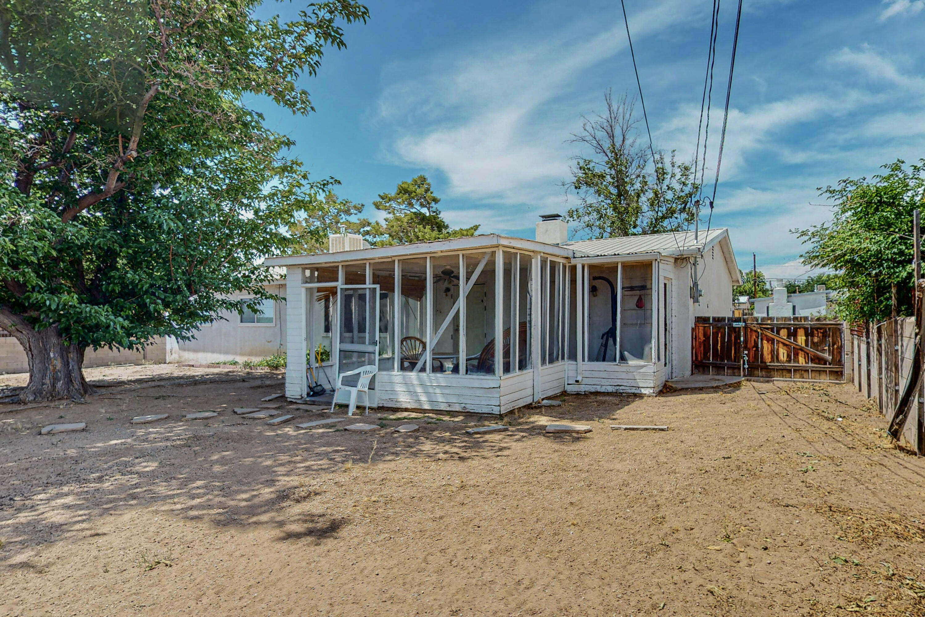 10200 Los Arboles Avenue NE