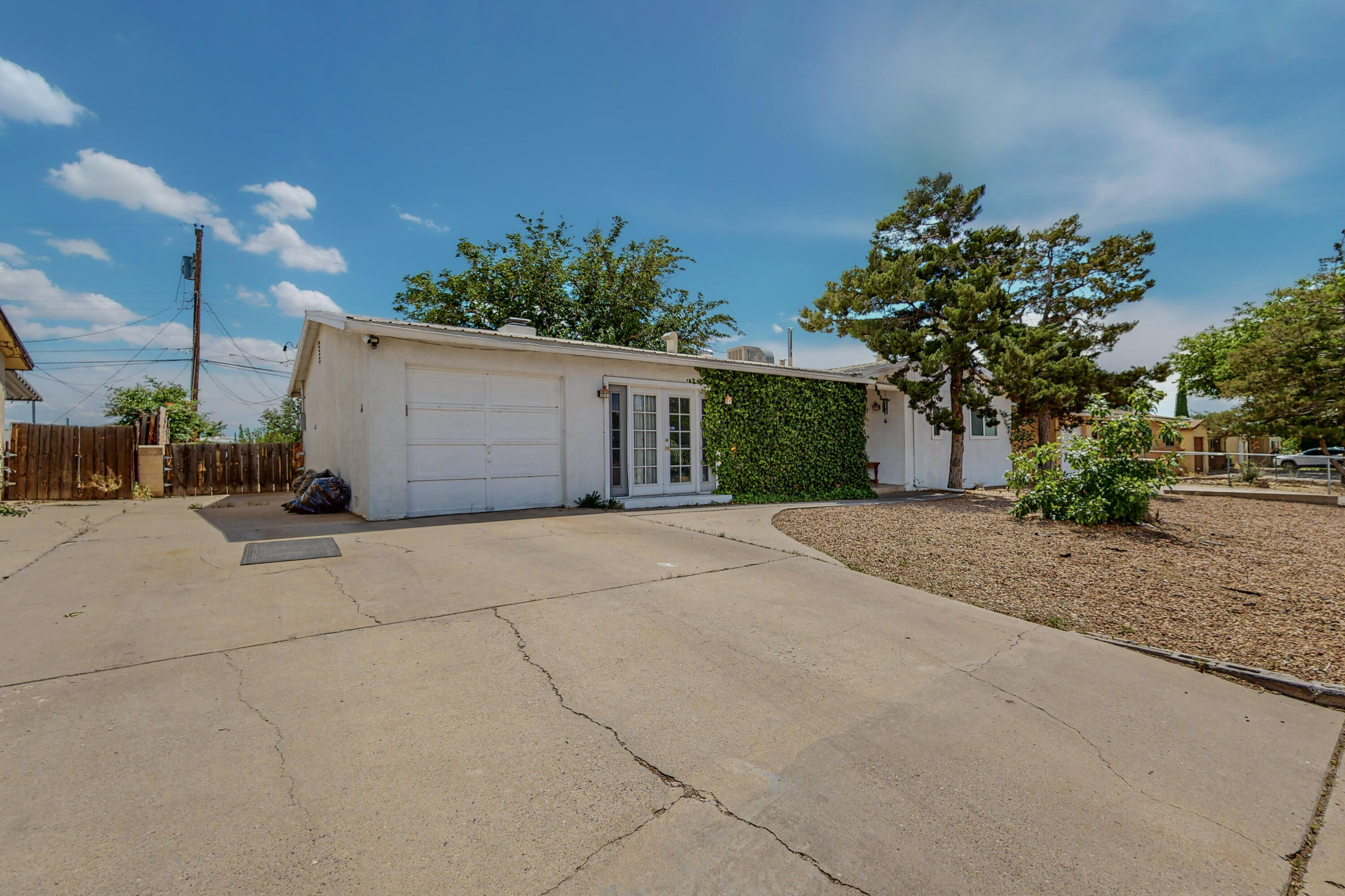 10200 Los Arboles Avenue NE