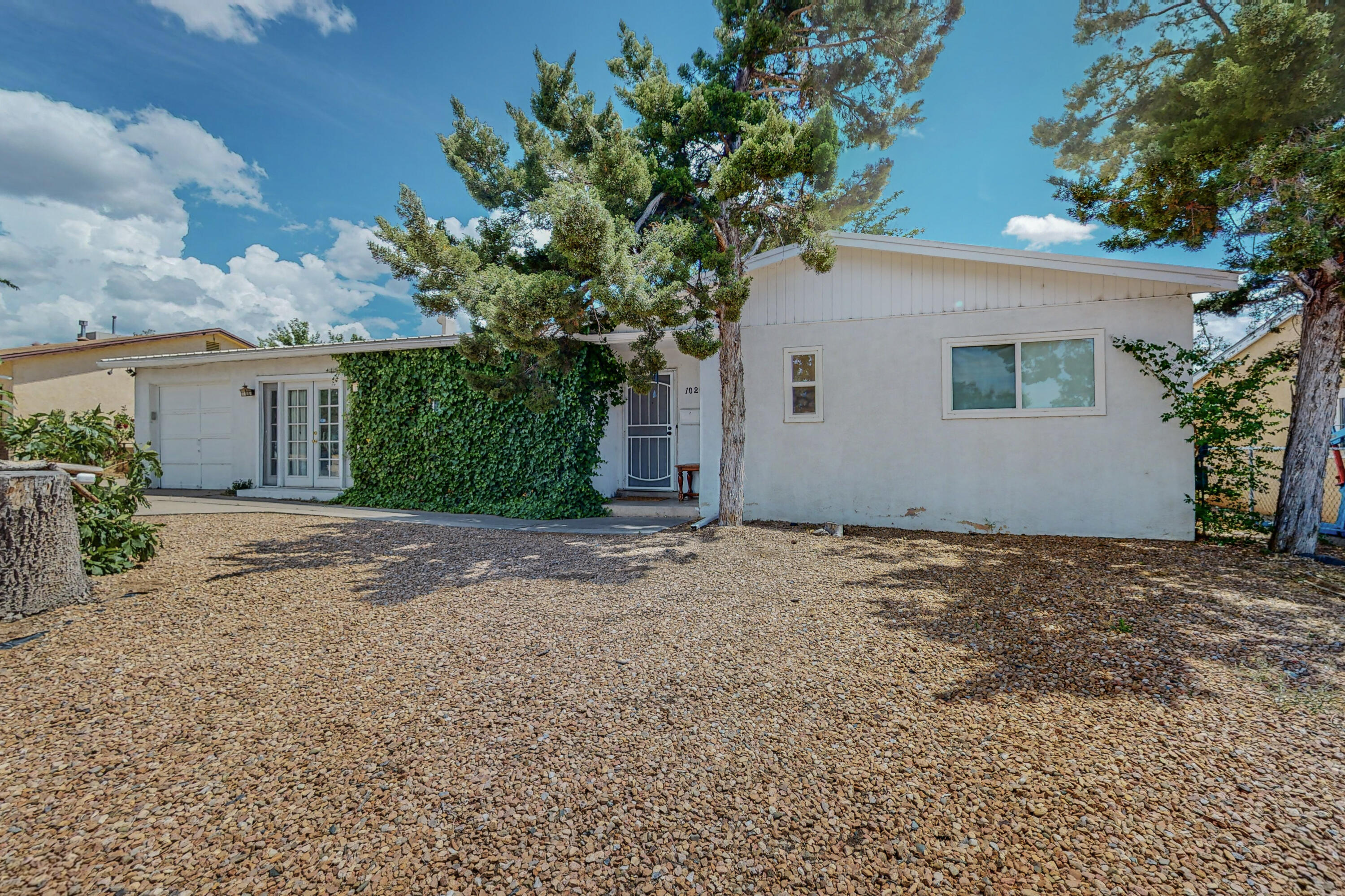 10200 Los Arboles Avenue NE