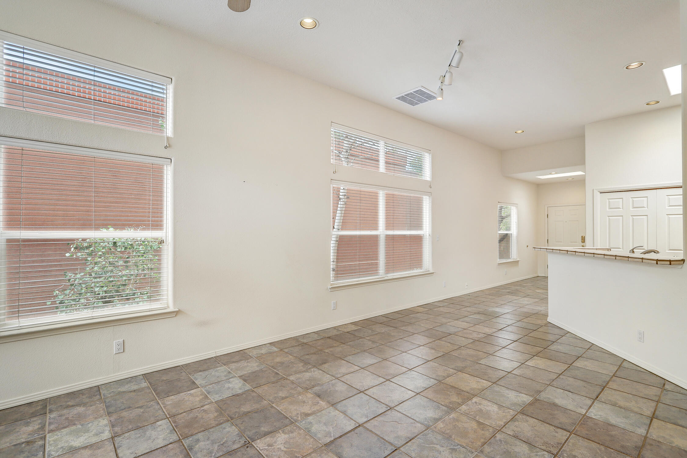5616 Vulcan Vista Avenue NE