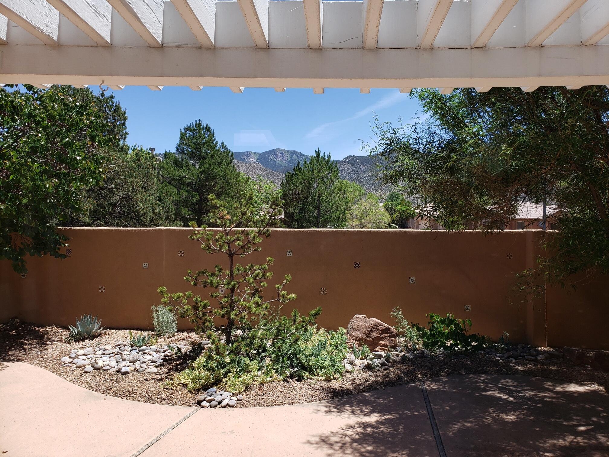5616 Vulcan Vista Avenue NE