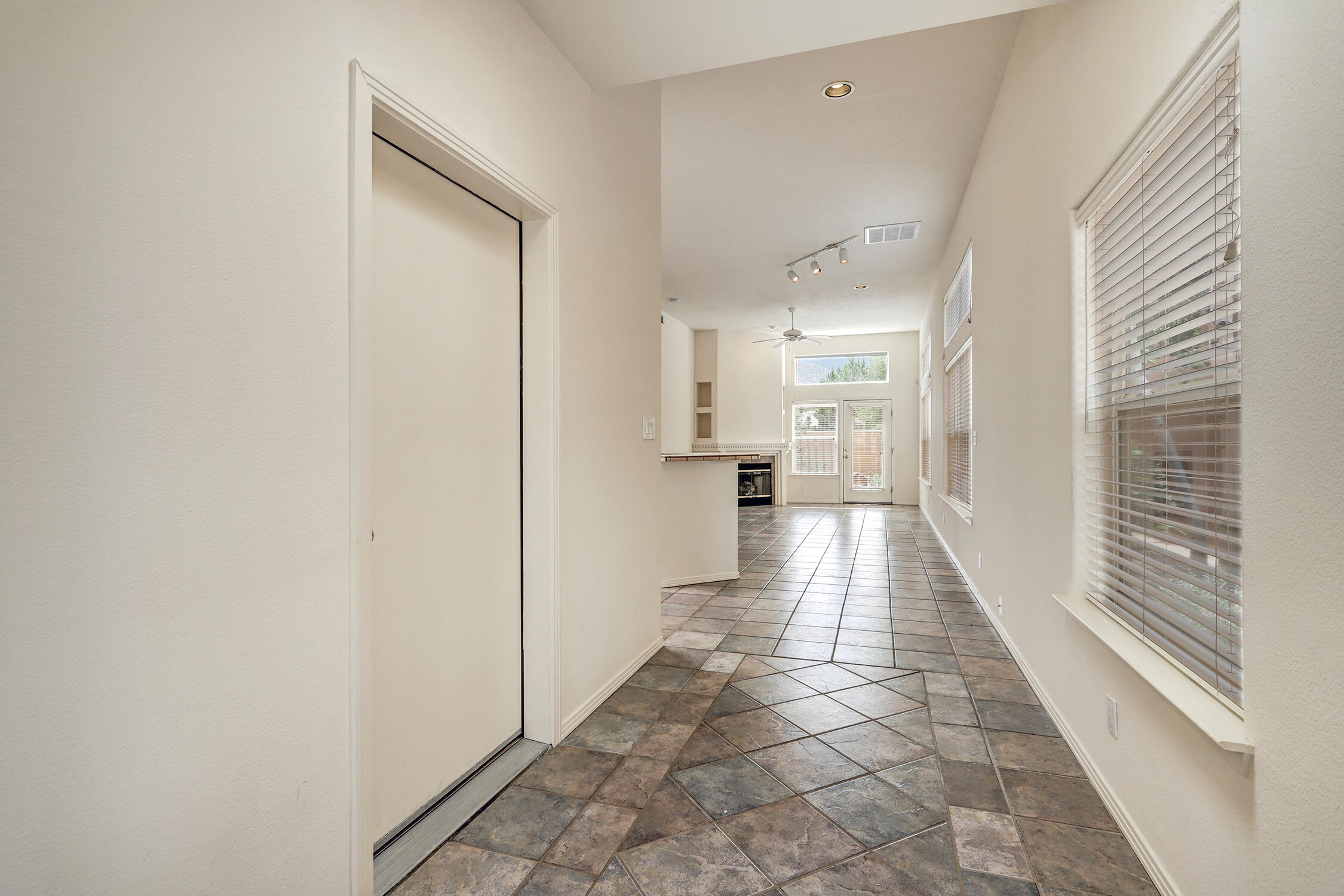 5616 Vulcan Vista Avenue NE