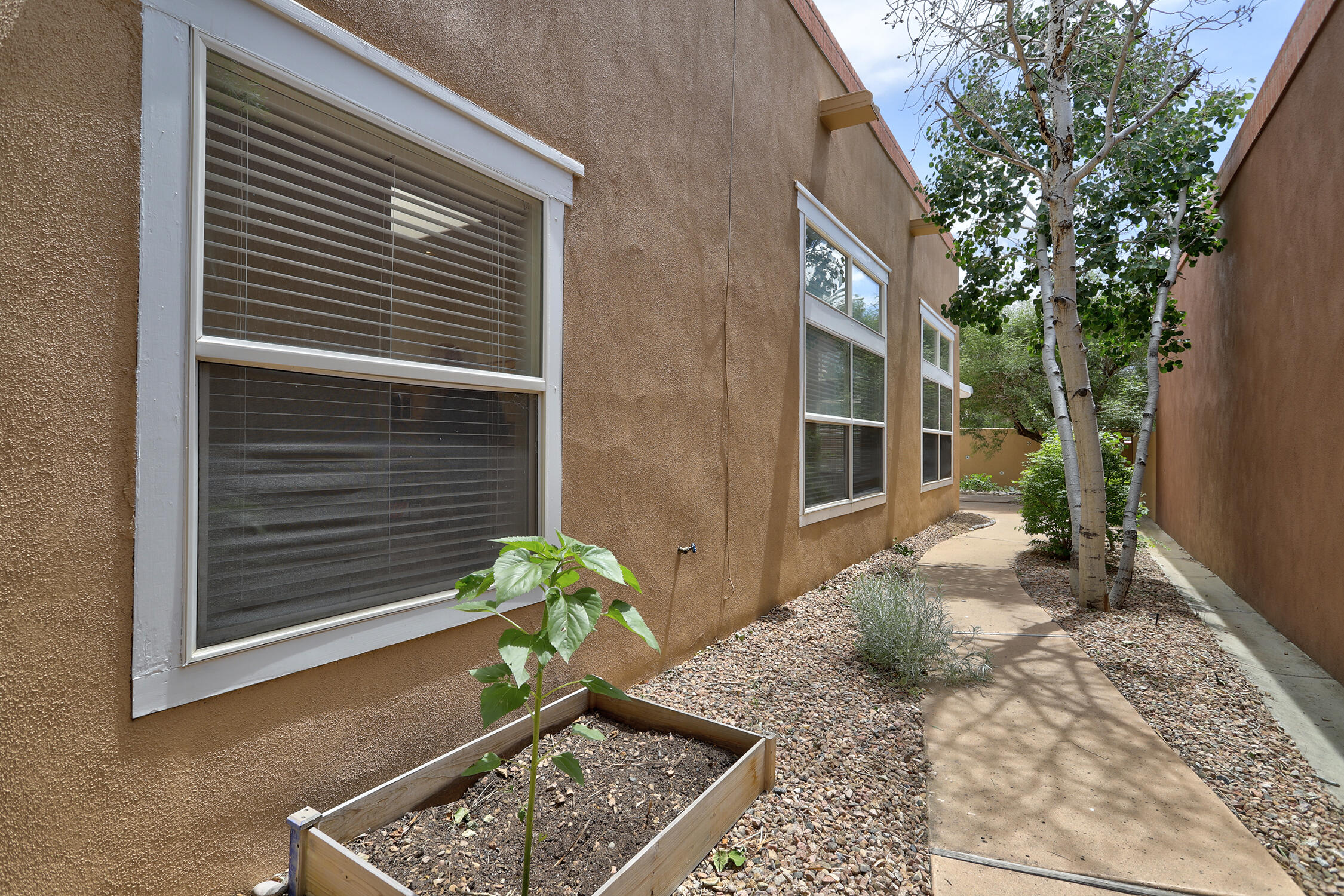 5616 Vulcan Vista Avenue NE