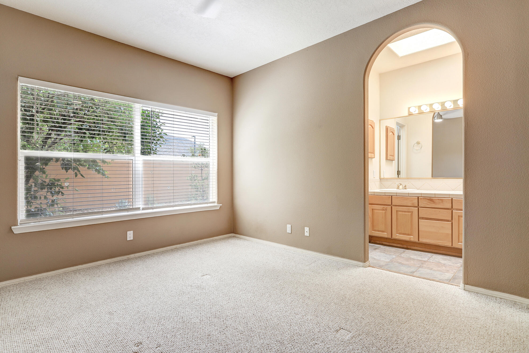 5616 Vulcan Vista Avenue NE