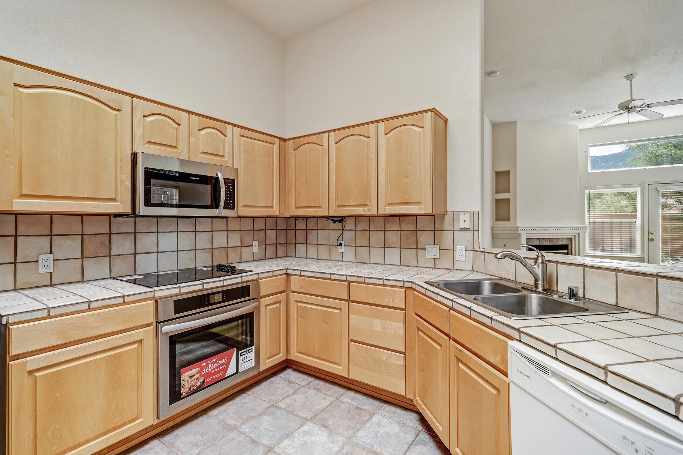 5616 Vulcan Vista Avenue NE