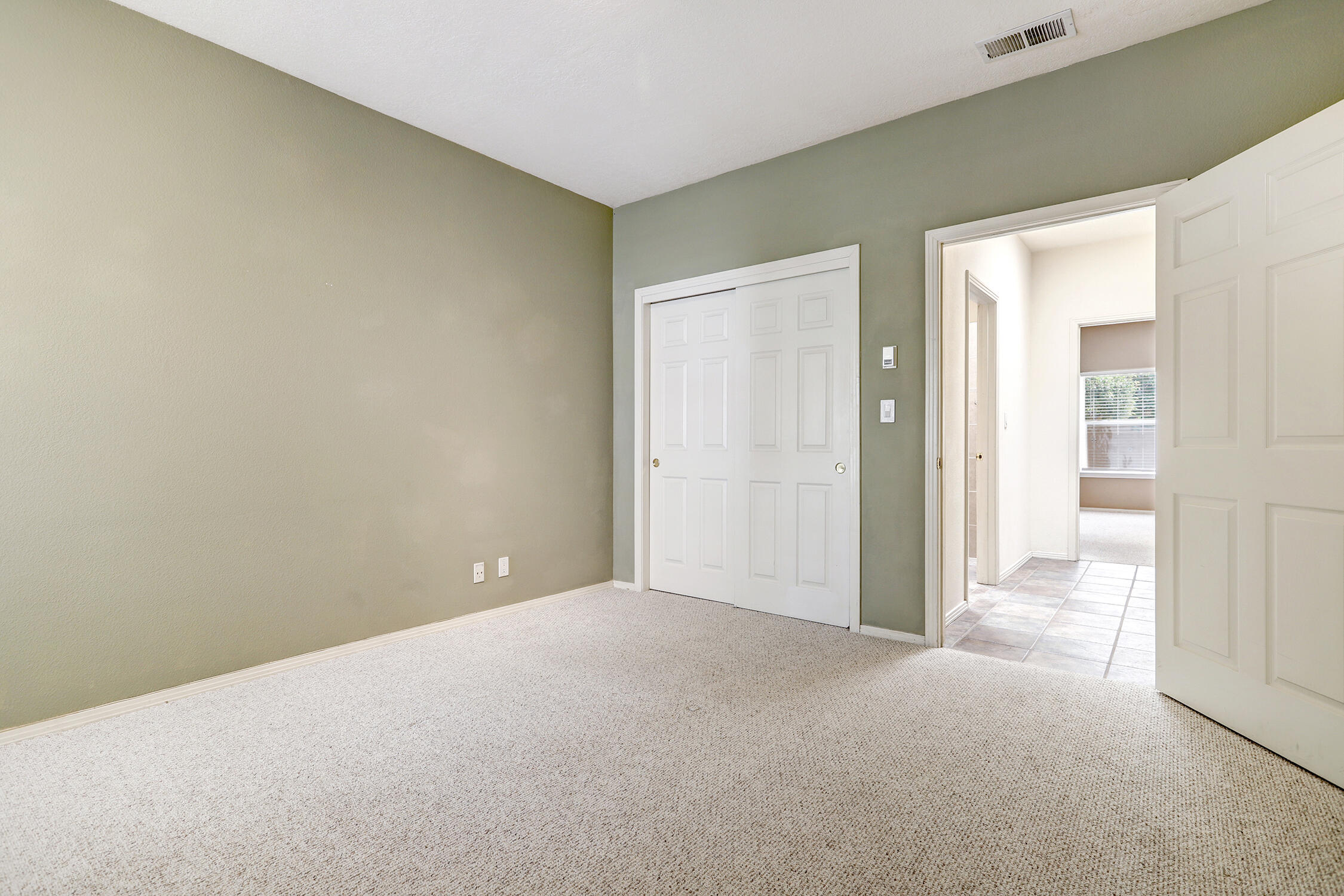 5616 Vulcan Vista Avenue NE