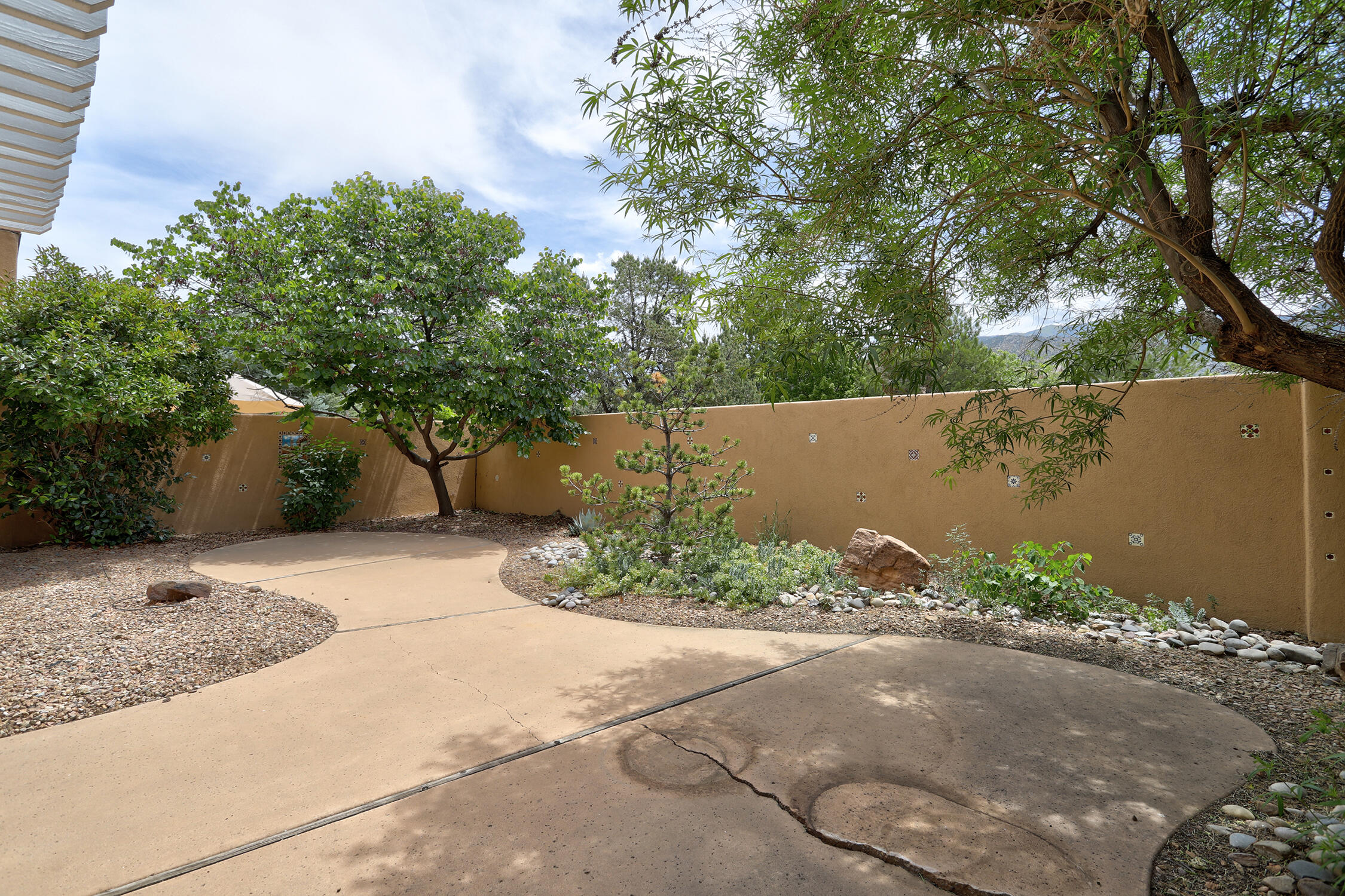 5616 Vulcan Vista Avenue NE