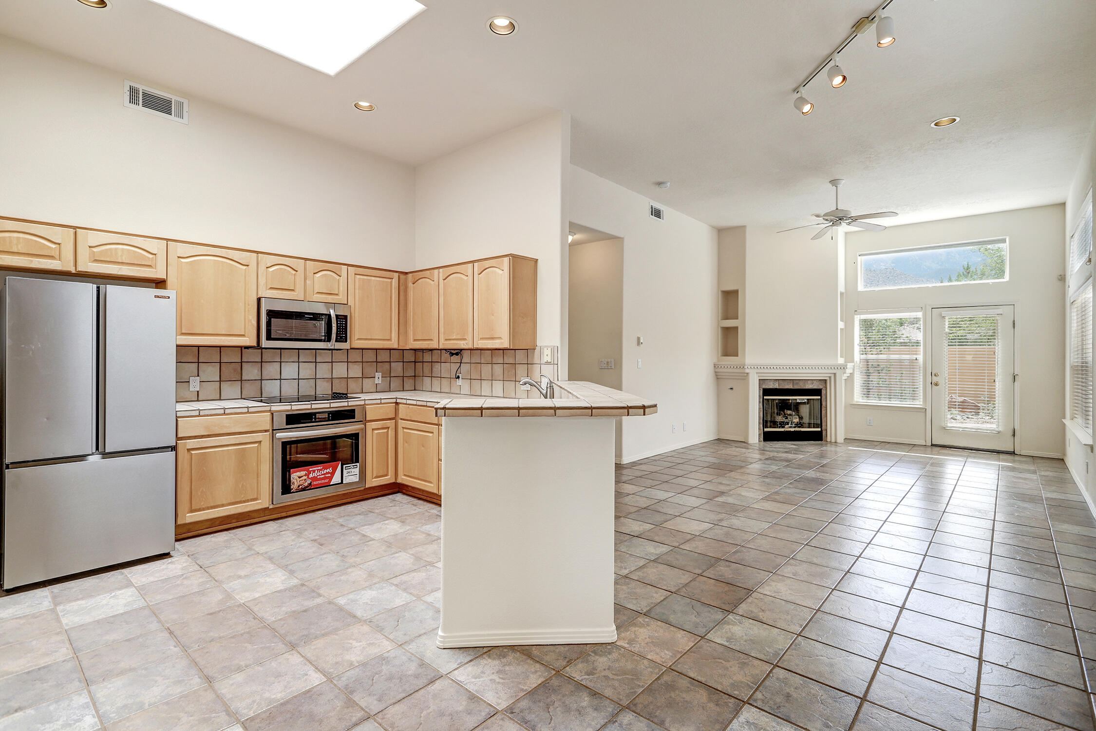 5616 Vulcan Vista Avenue NE