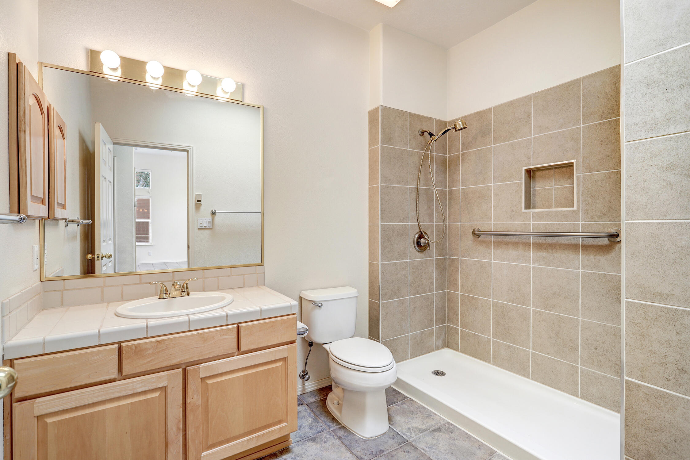 5616 Vulcan Vista Avenue NE