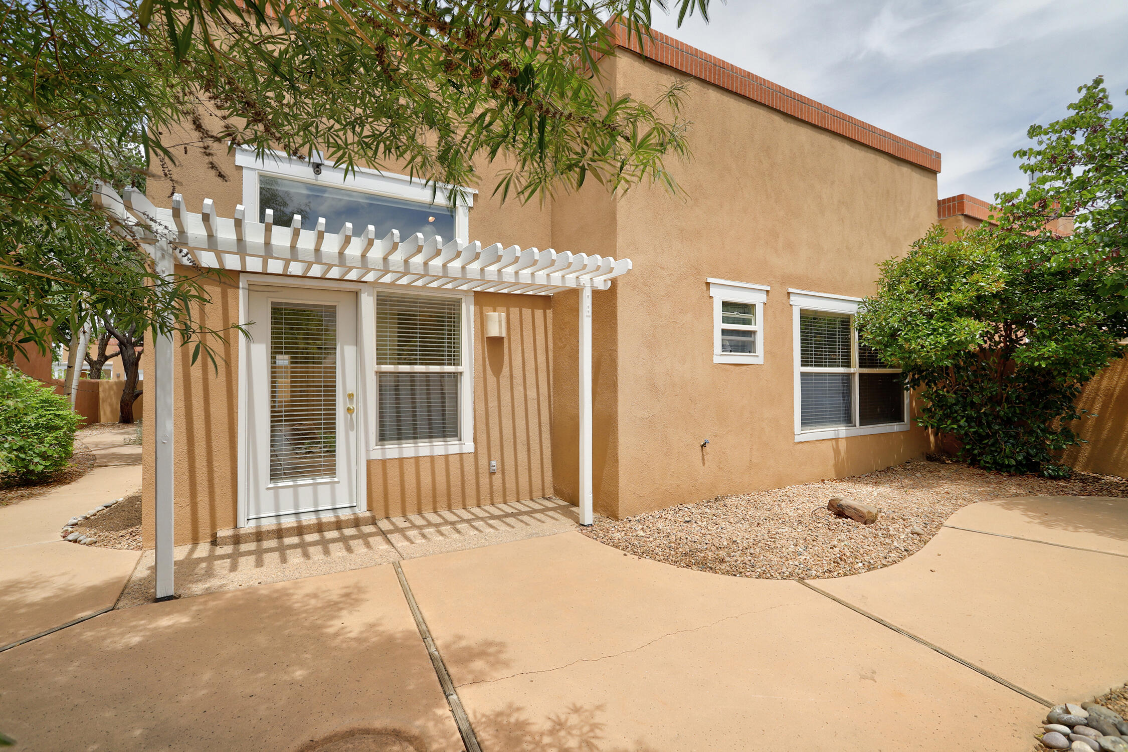 5616 Vulcan Vista Avenue NE
