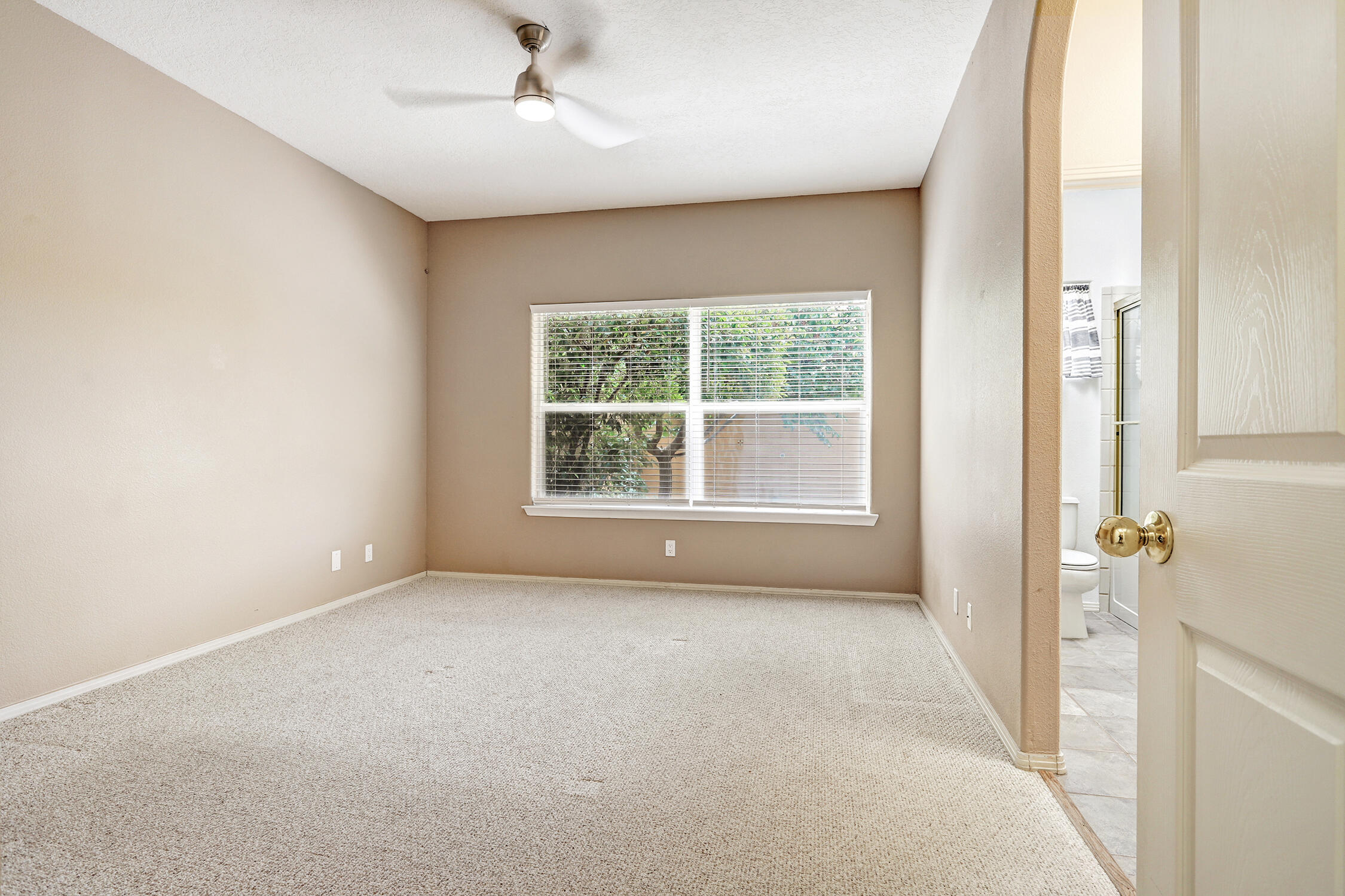 5616 Vulcan Vista Avenue NE