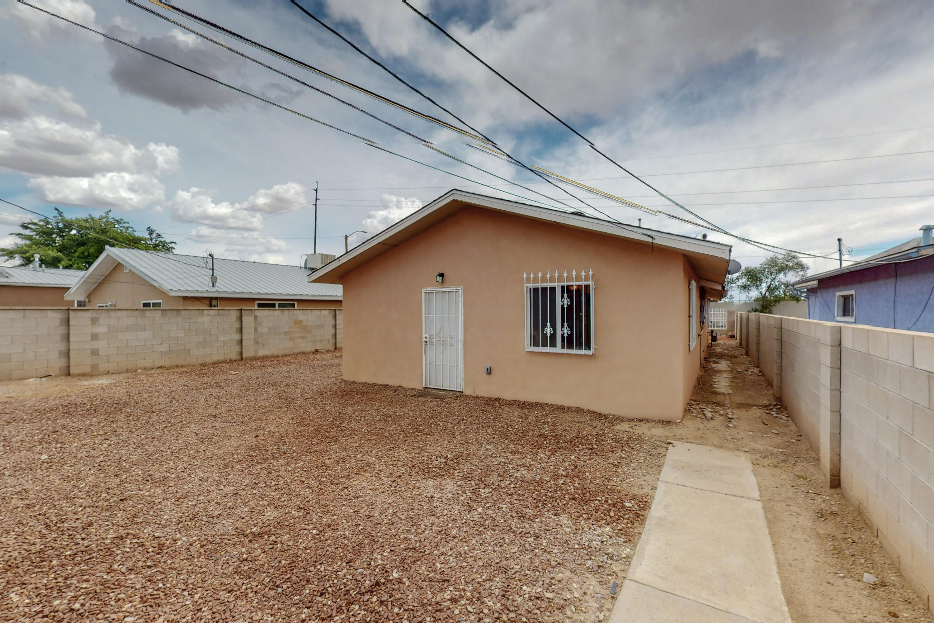237 Descanso Road SE