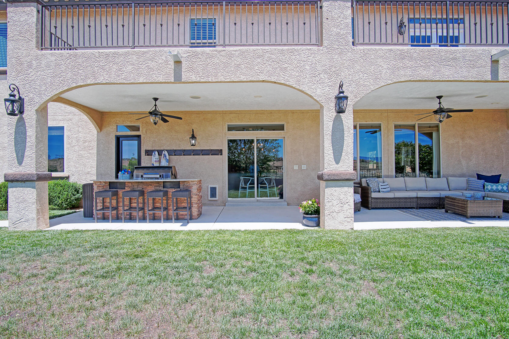 3941 Las Colinas Avenue NE