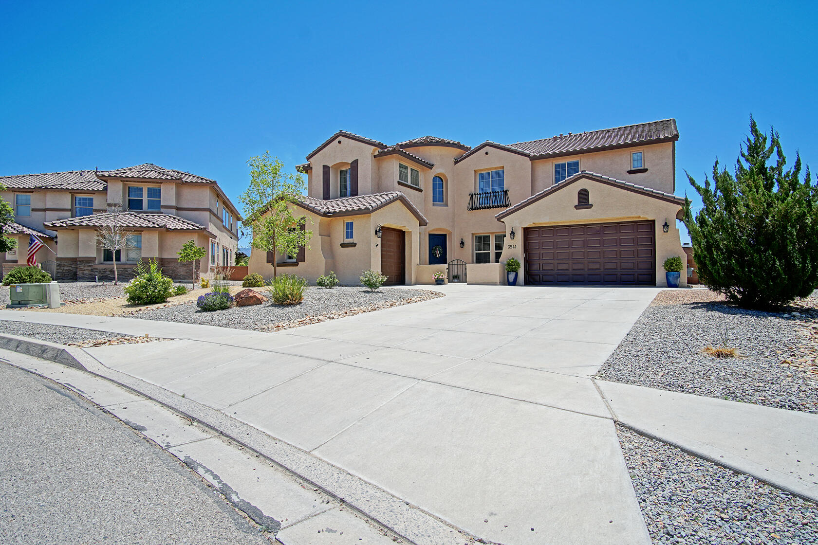 3941 Las Colinas Avenue NE