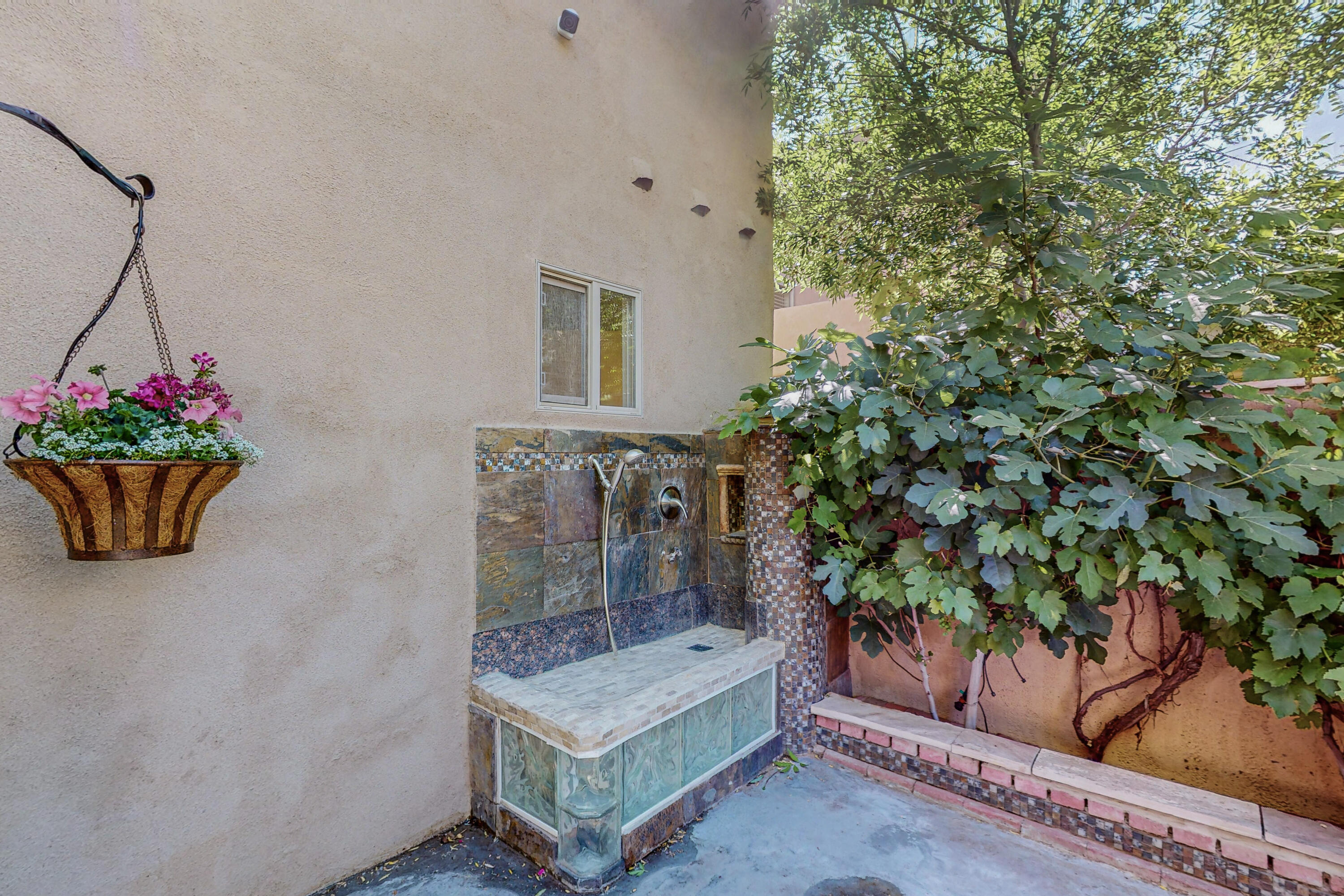 3512 Yippee Calle Court NW