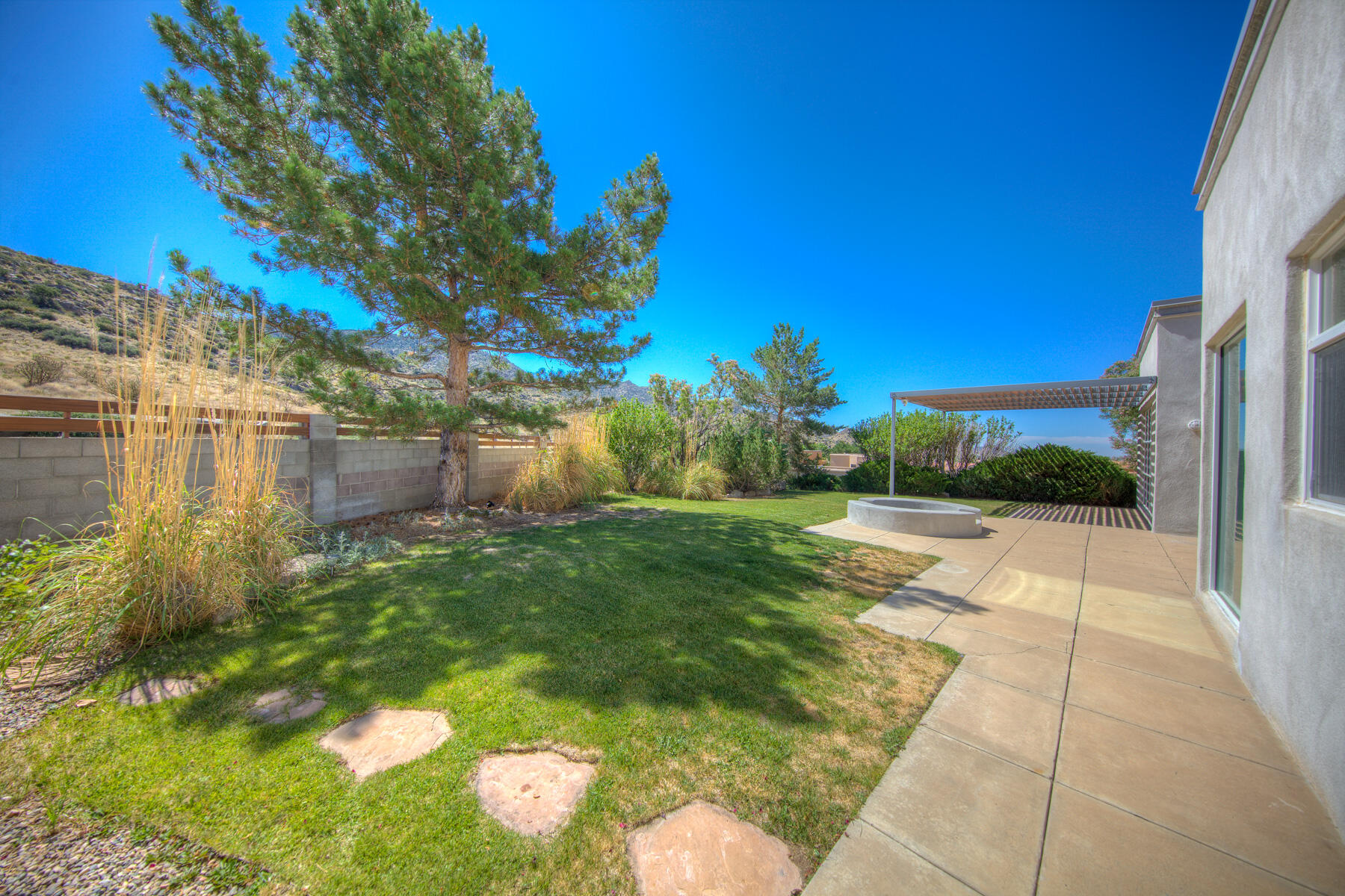1538 Rosalba Street NE