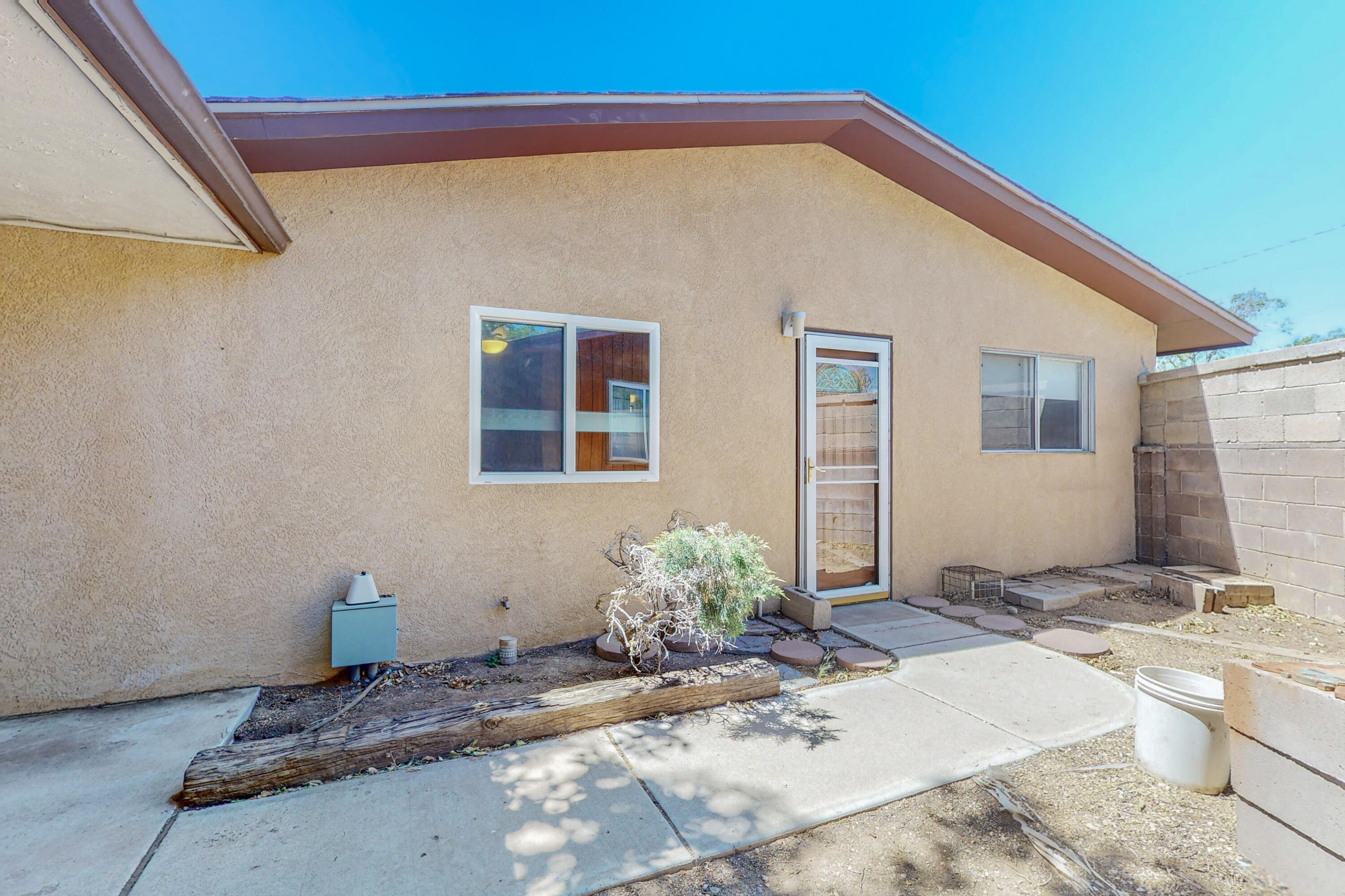 11601 Copper Avenue NE