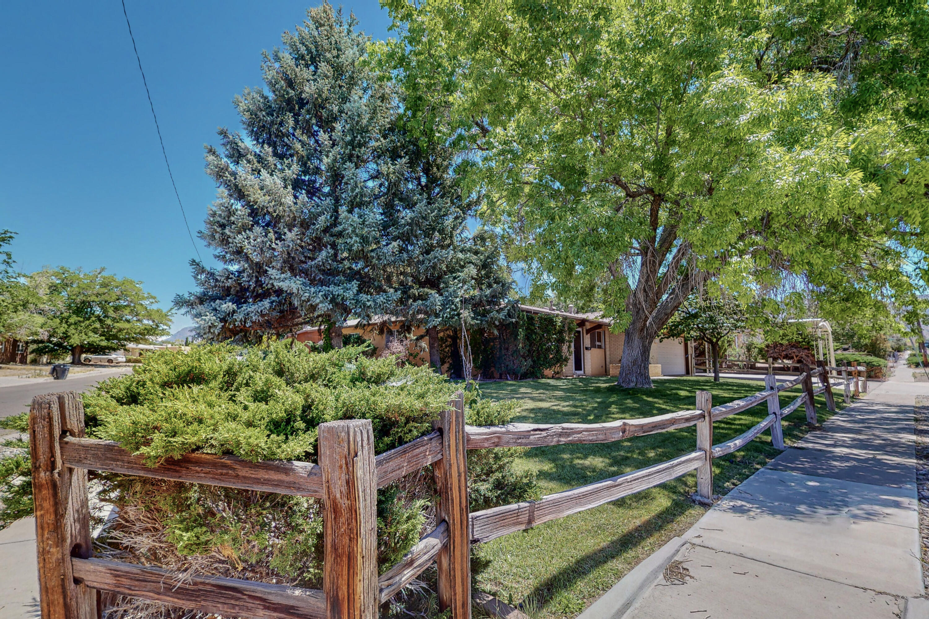 11601 Copper Avenue NE