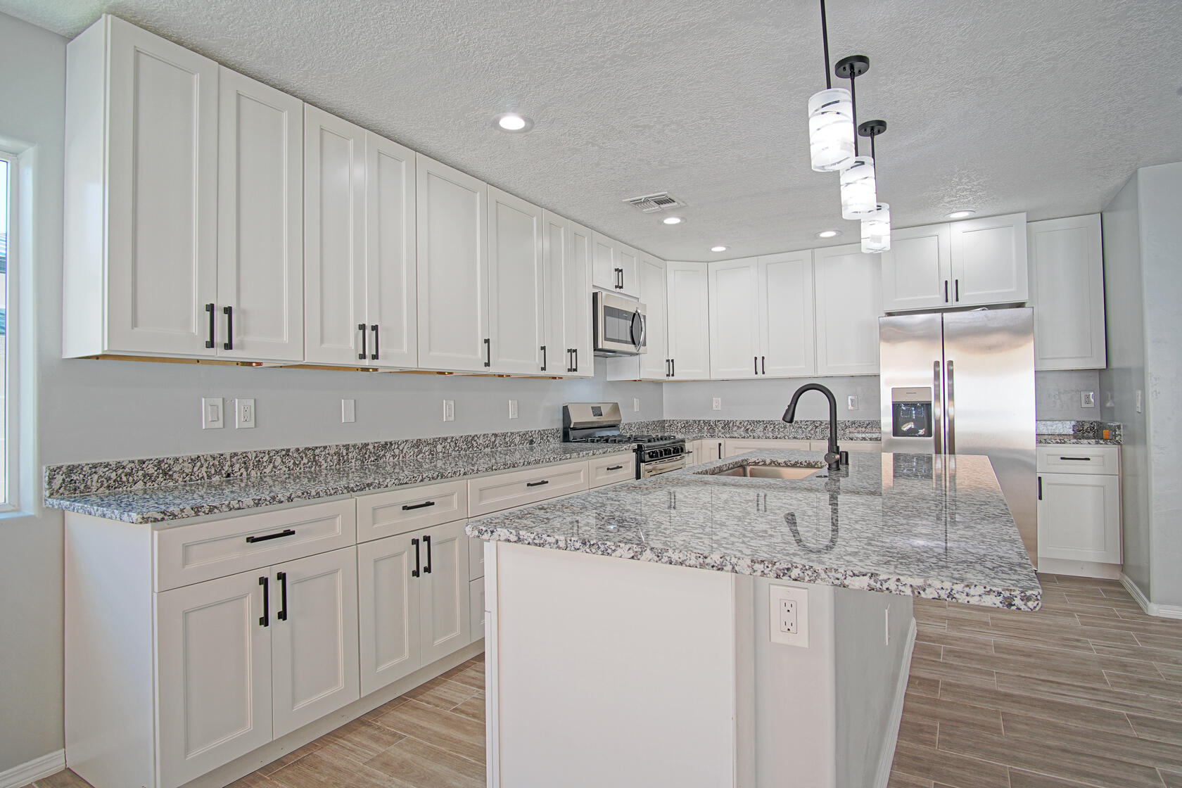 611 Foothill Road SW