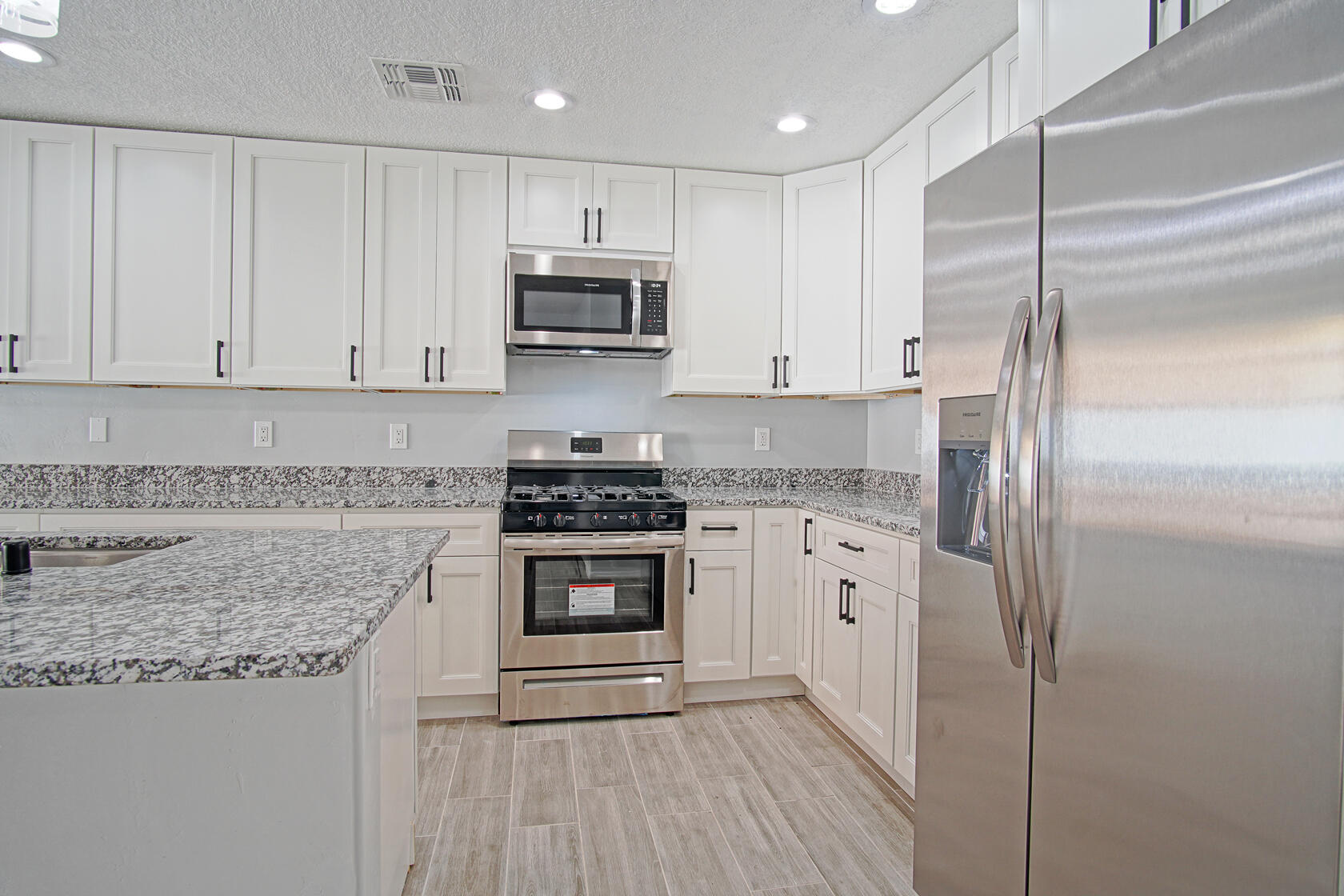 611 Foothill Road SW
