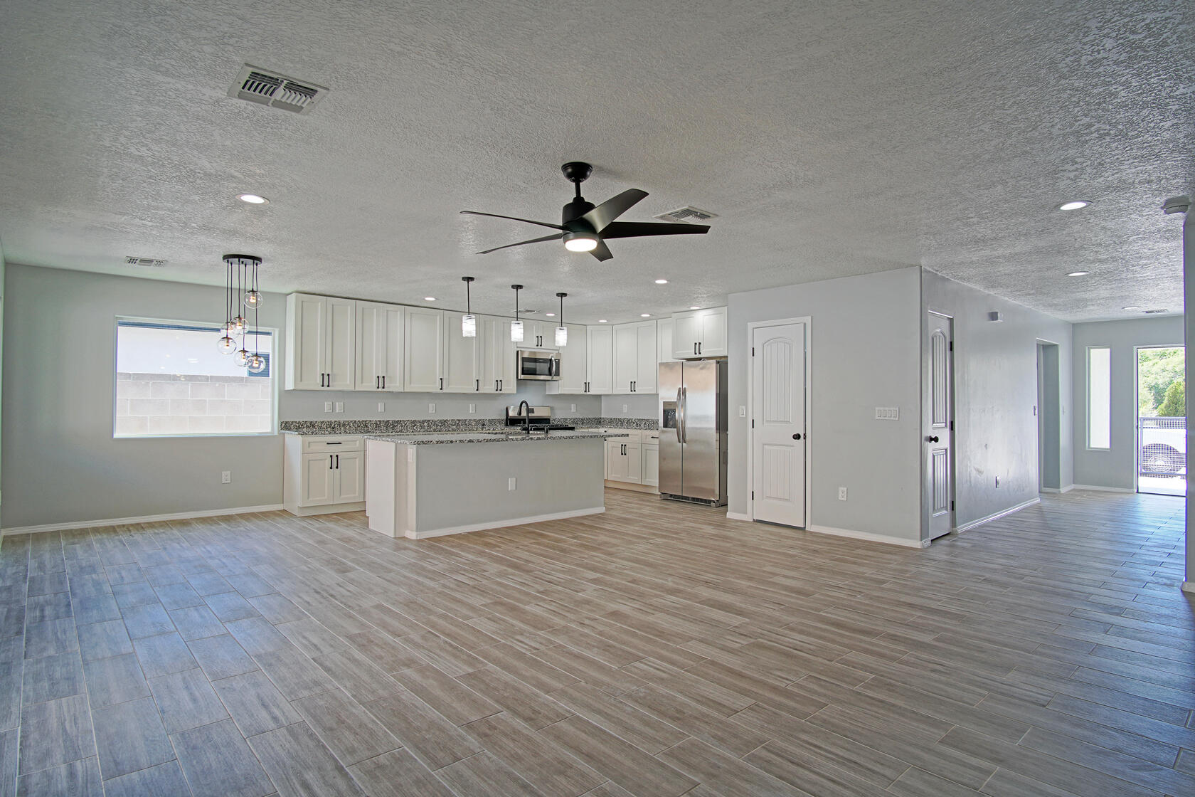 611 Foothill Road SW