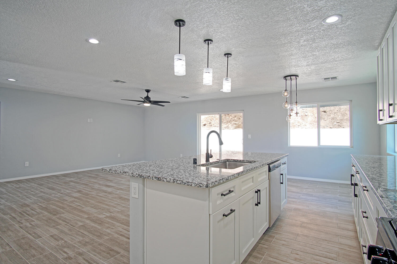 611 Foothill Road SW