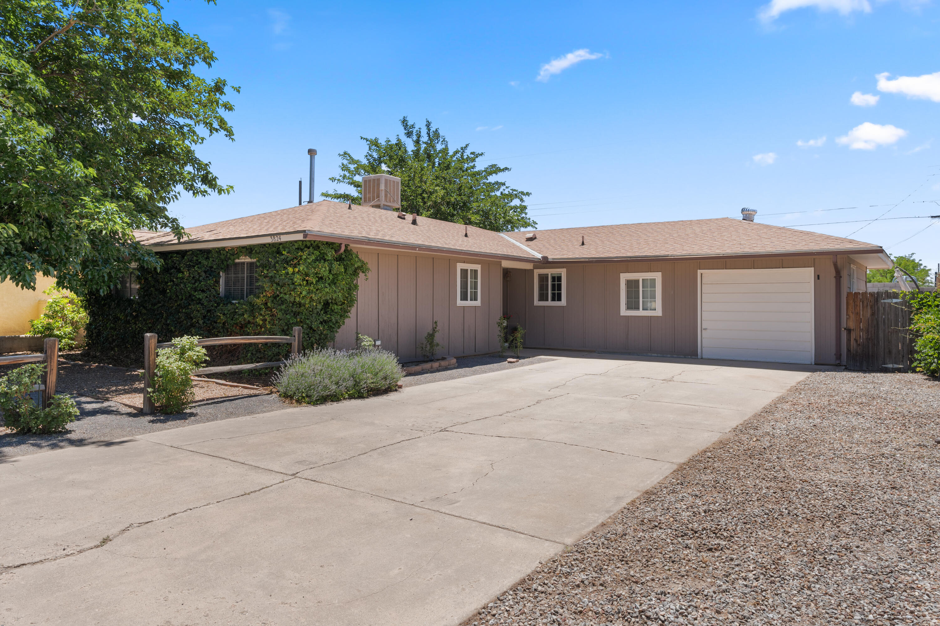 3824 Delamar Avenue NE