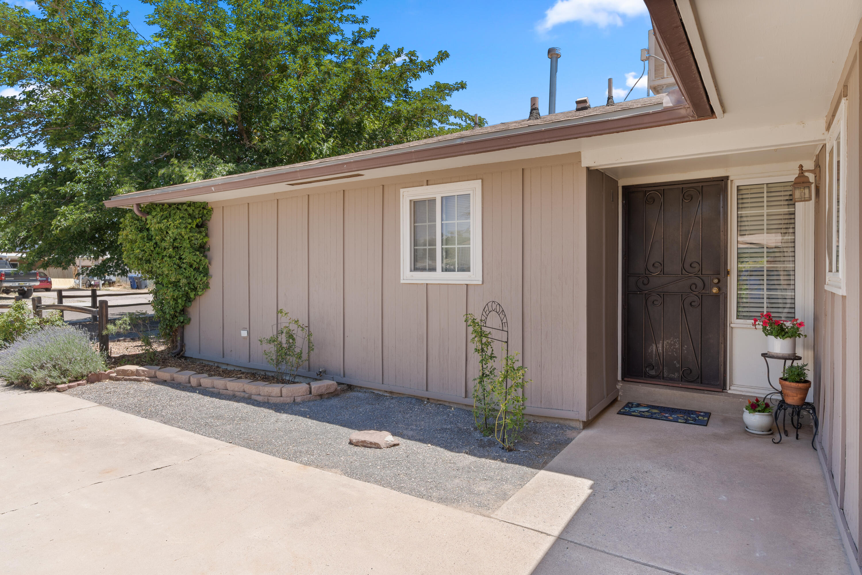 3824 Delamar Avenue NE