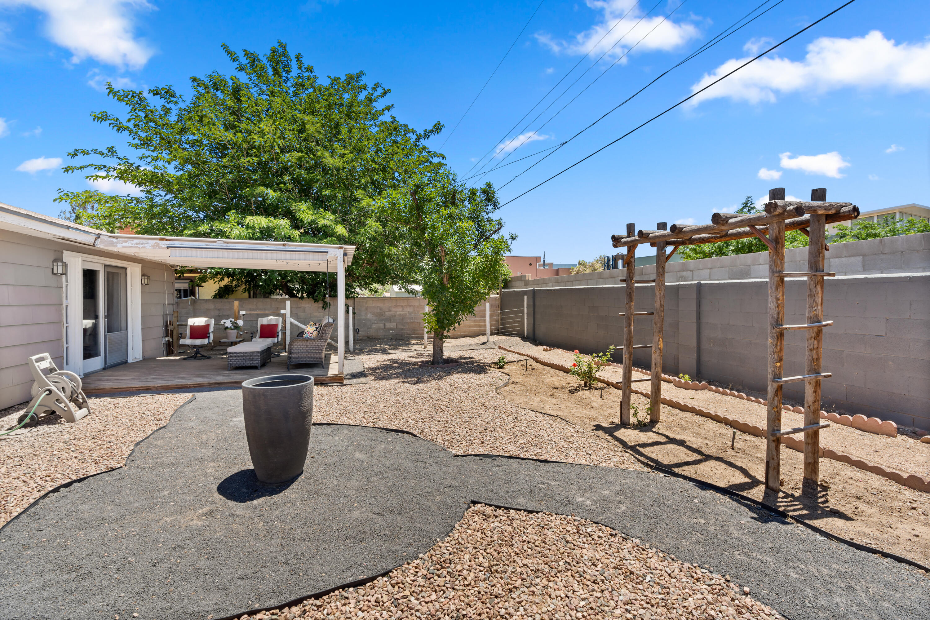 3824 Delamar Avenue NE
